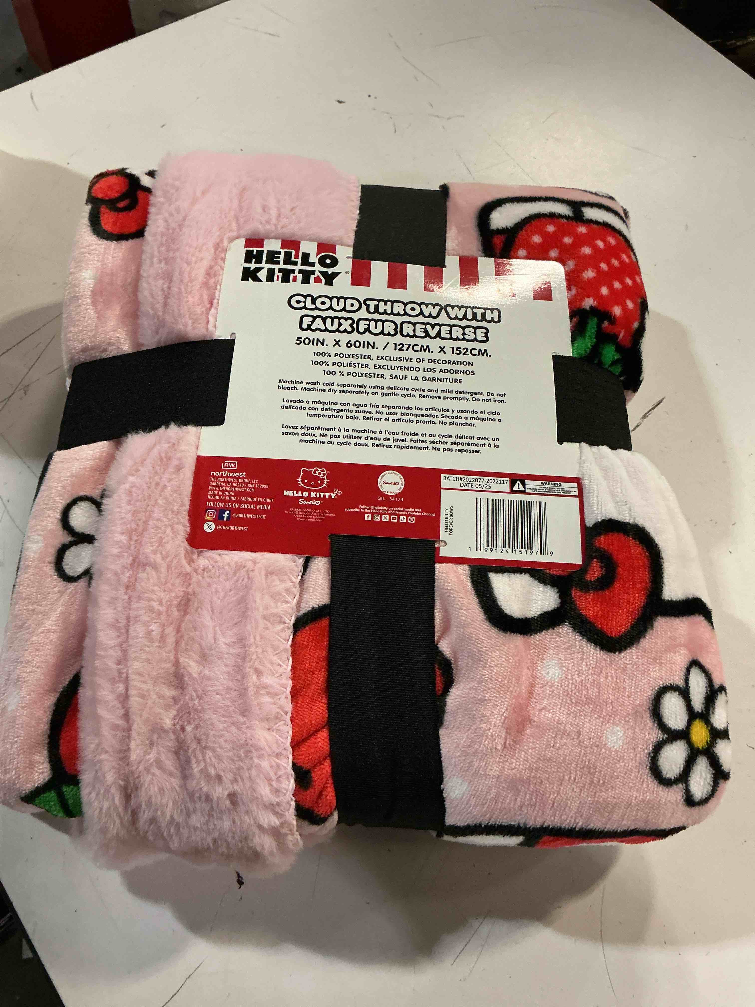 Condition photo showing Good Condition for hello kitty cloud throw blanket faux fur reverse pink cartoon cats bedroom