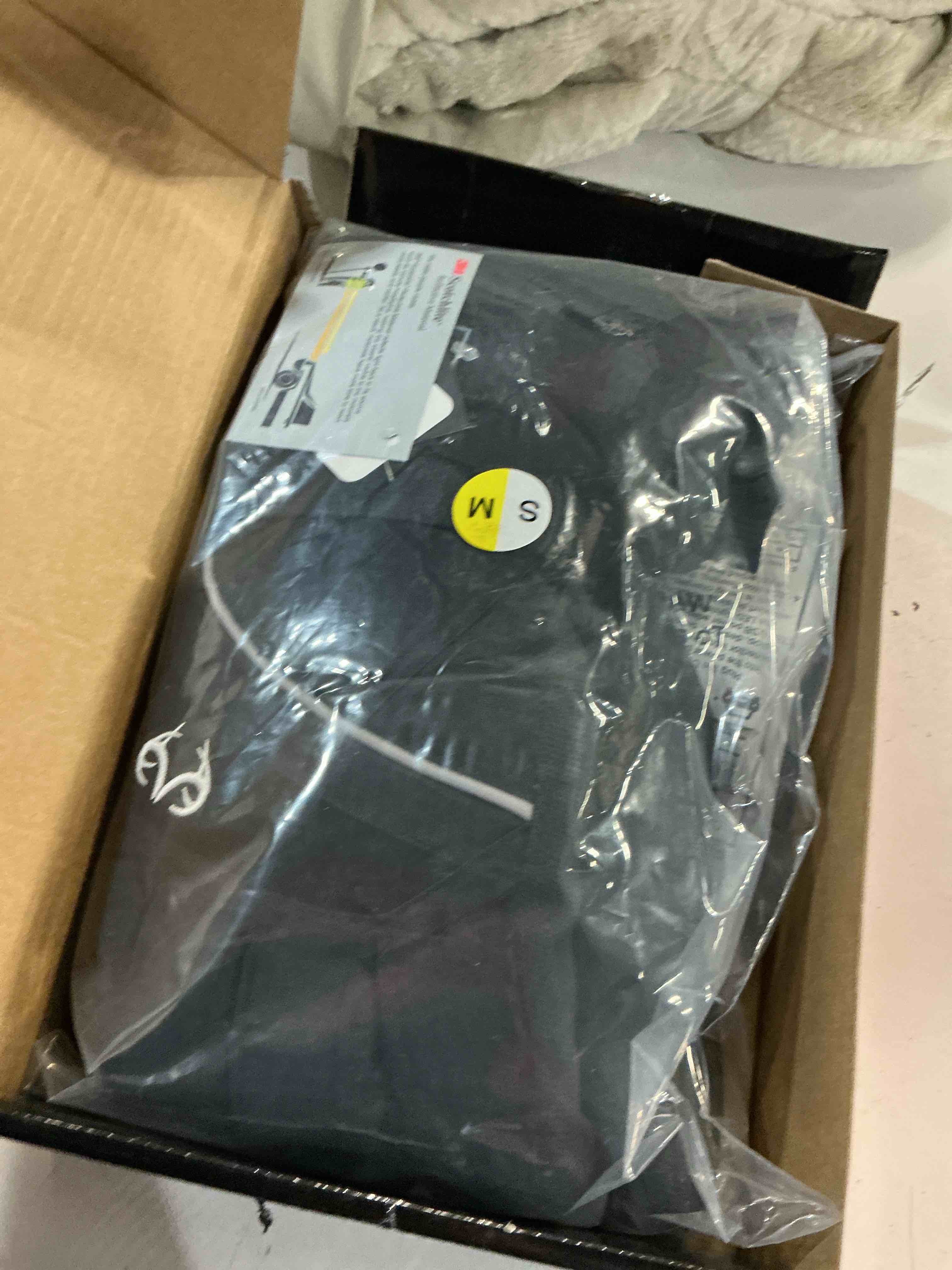 Condition photo showing Good Condition for realtree adult heated gloves, black