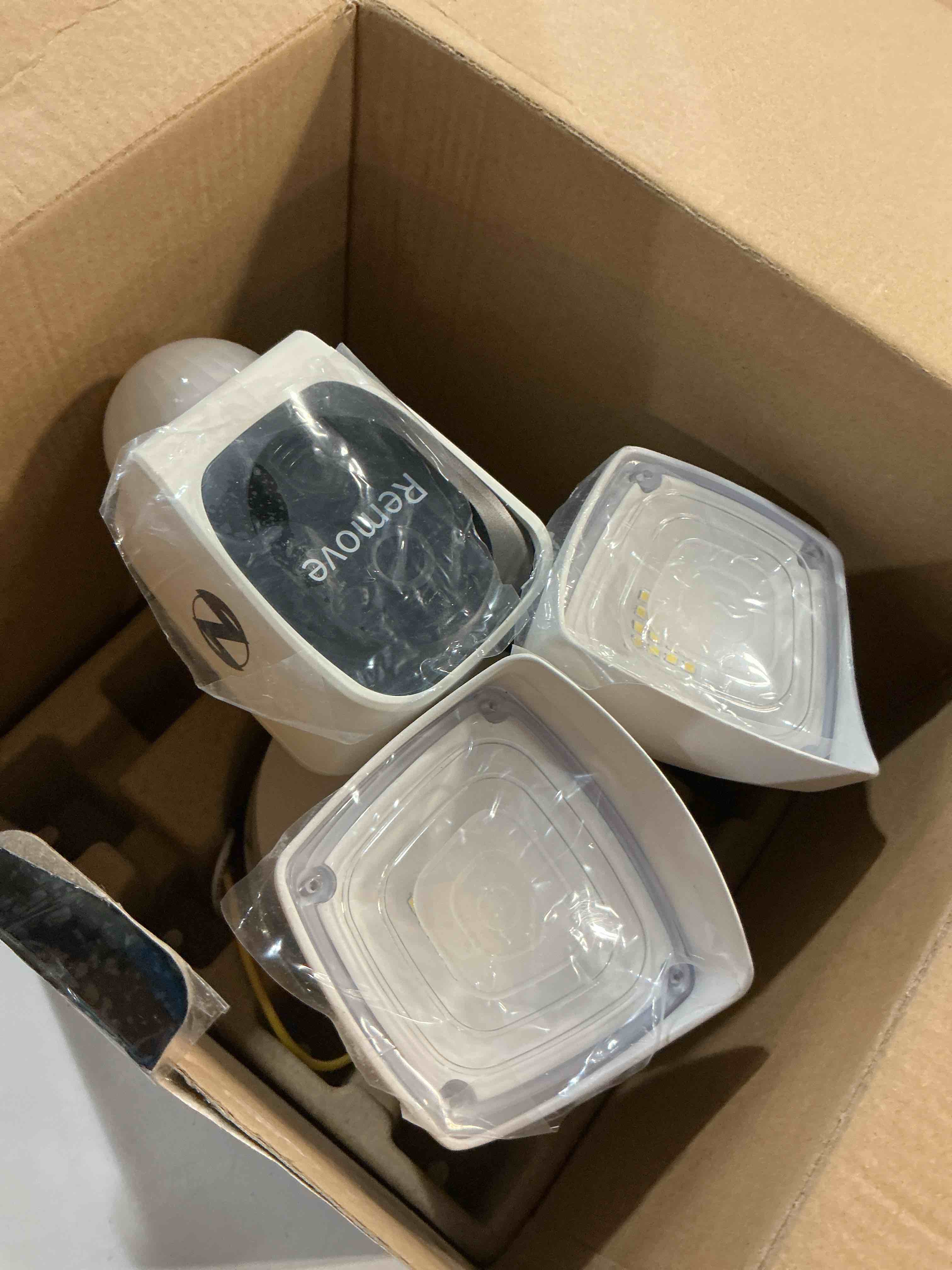 Condition photo showing Good Condition for night owl outdoor floodlight deterrence camera with 2-way audio (flood light)
