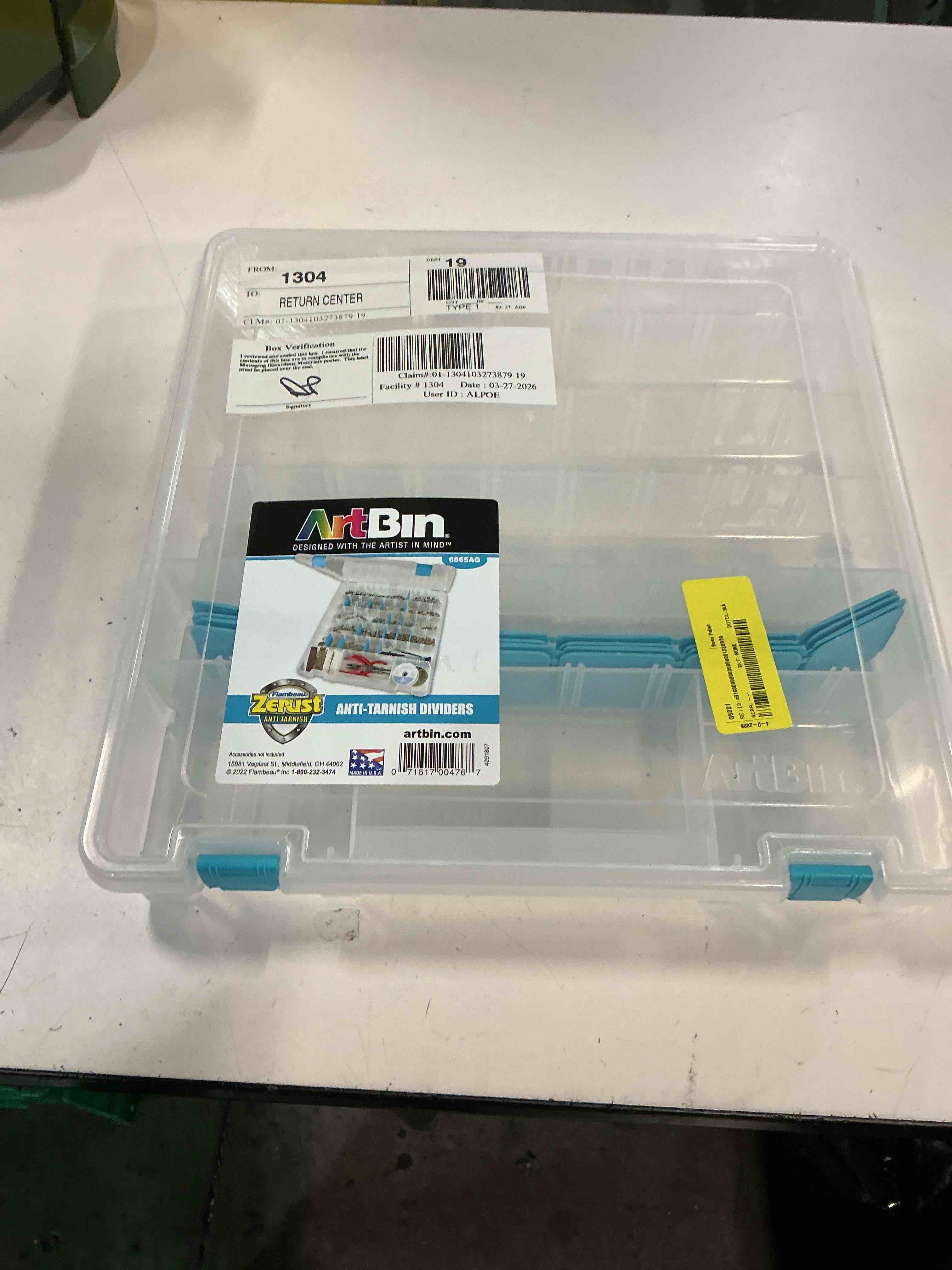 Condition photo showing Good Condition for artbin tarnish inhibitor super satchel 8-20 compartment -15 x14 x2  translucent