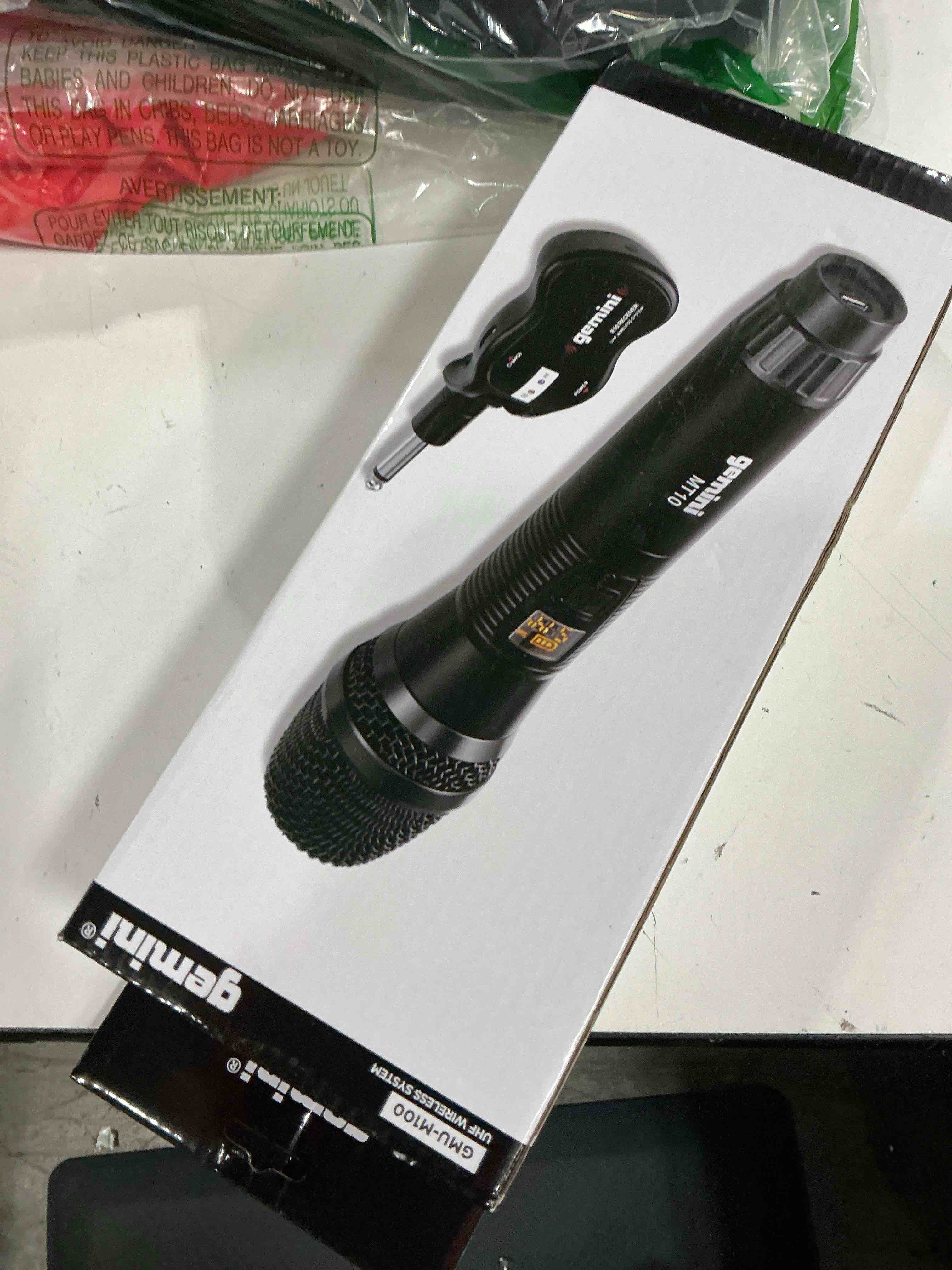 Condition photo showing New/Like New for gemini gmu100 uhf wireless microphone system