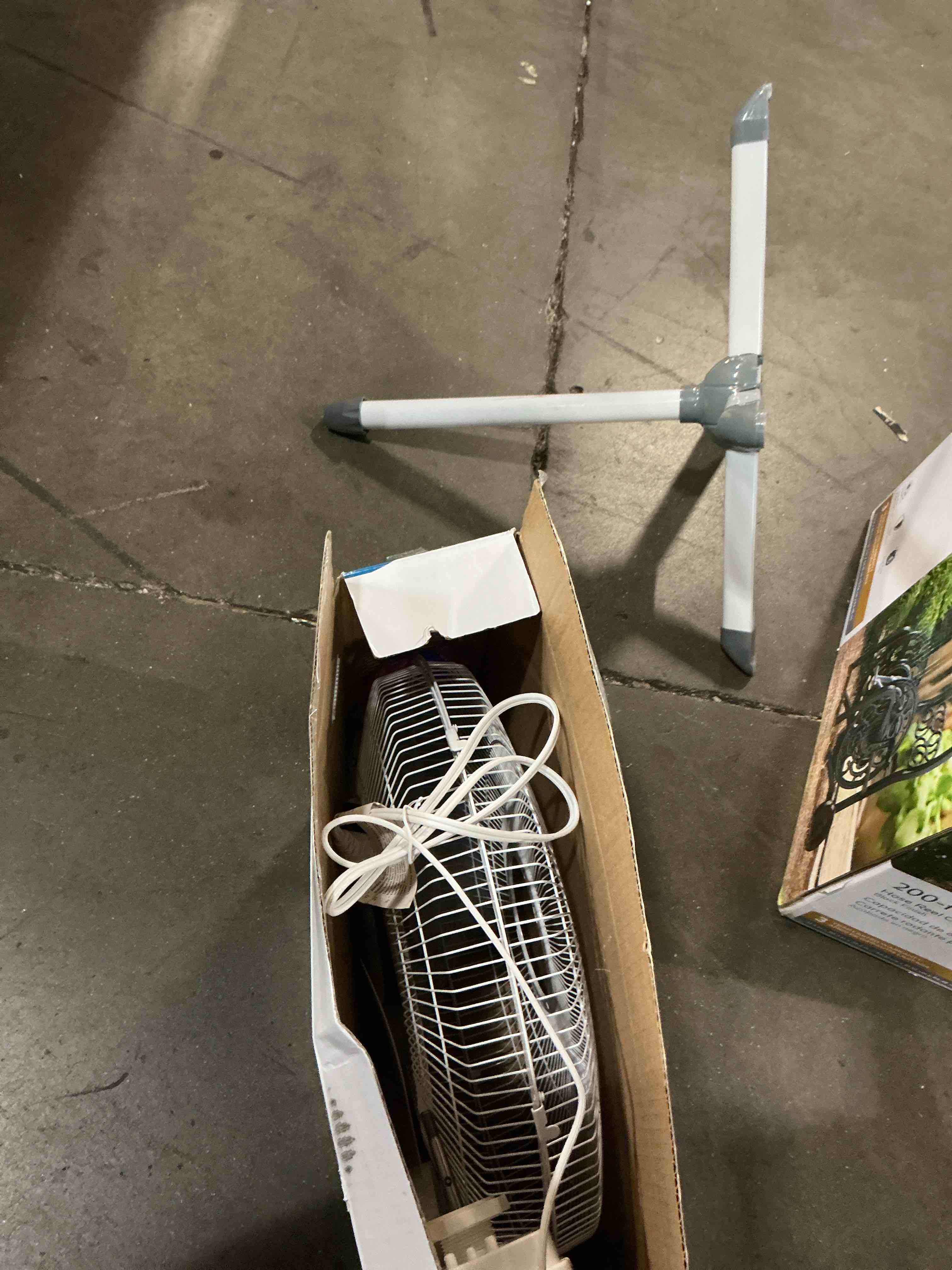 Condition photo showing As Is for  utilitech 16-in 3-speed indoor white oscillating pedestal fan sp8-6rr s3