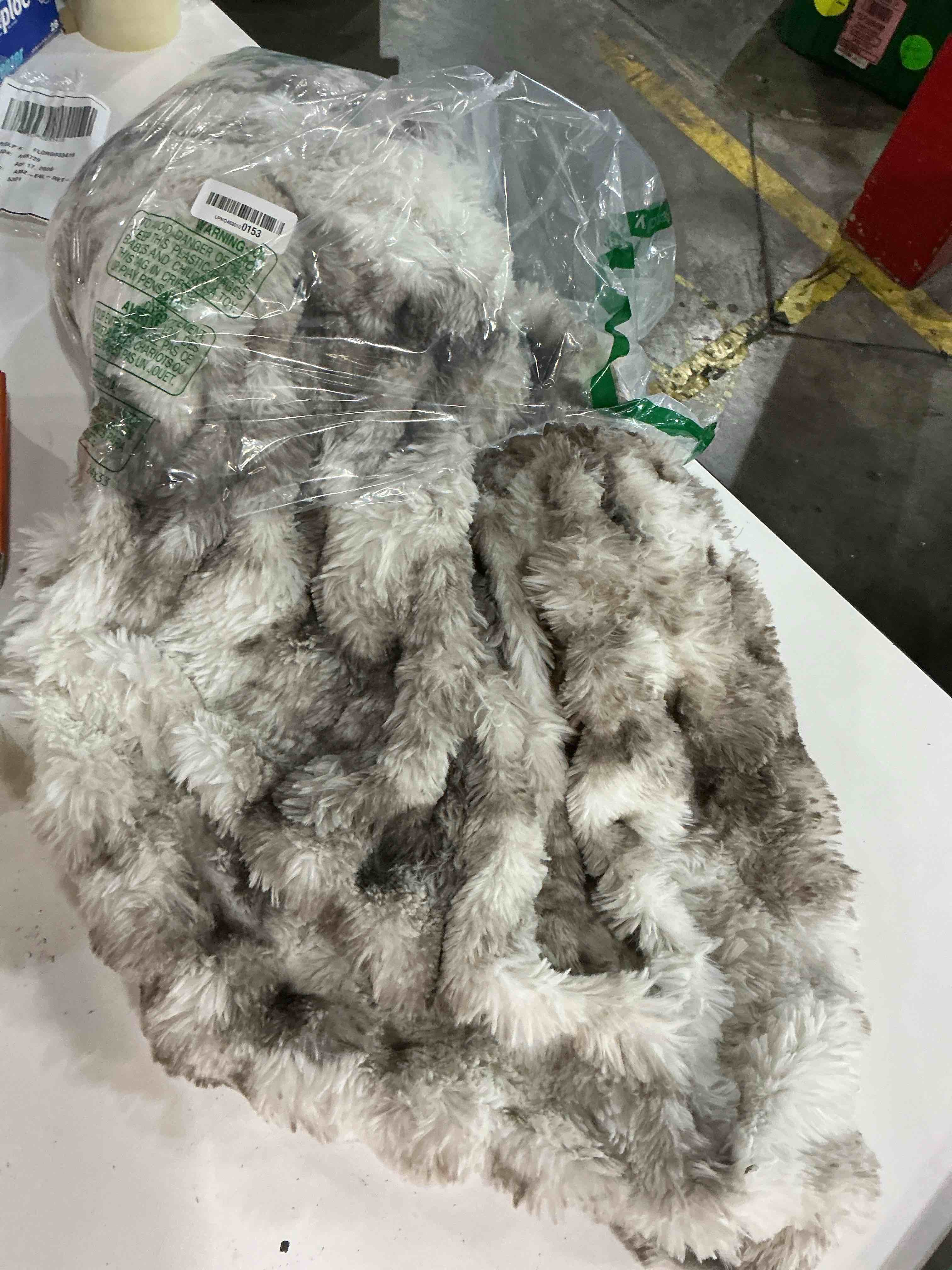 Condition photo showing Good Condition for ultra soft faux fur twin blanket – fuzzy fluffy cozy microfiber blankets, warm thick plush sherpa fleece throw blanket for couch,bed,sofa,ideal gift for women.(tie dye brown, 60"x80")