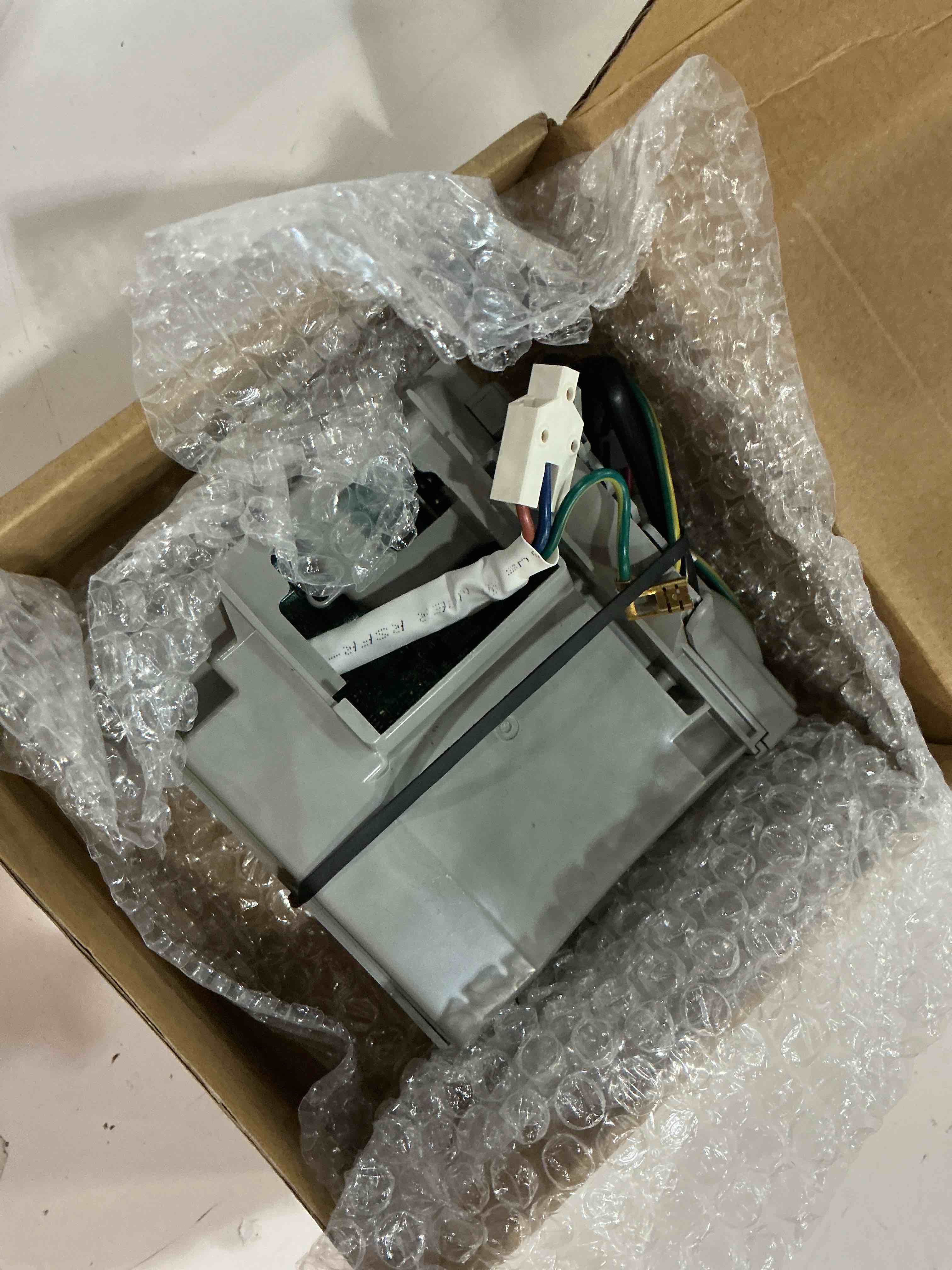https://s3.amazonaws.com/lotting-images-prod/bidfta/PNK4904137_1776797607924.jpeg