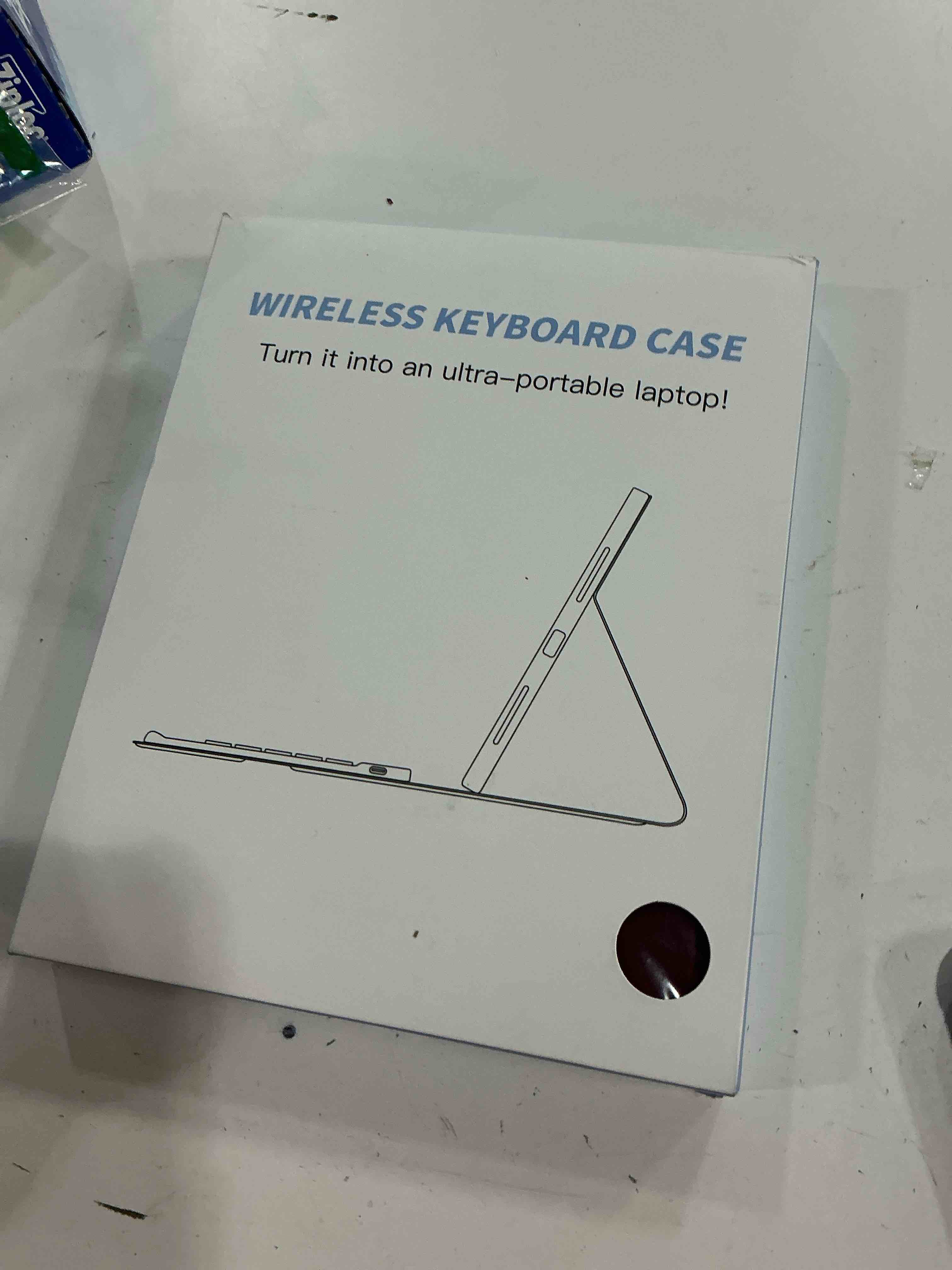 Condition photo showing New/Like New for hamile for ipad 9th generation case with keyboard 10.2 inch - backlit wireless detachable folio keyboard cover with pencil holder for ipad 8th gen/7th gen/ipad pro 10.5"/ipad air 3rd gen (raspberry)