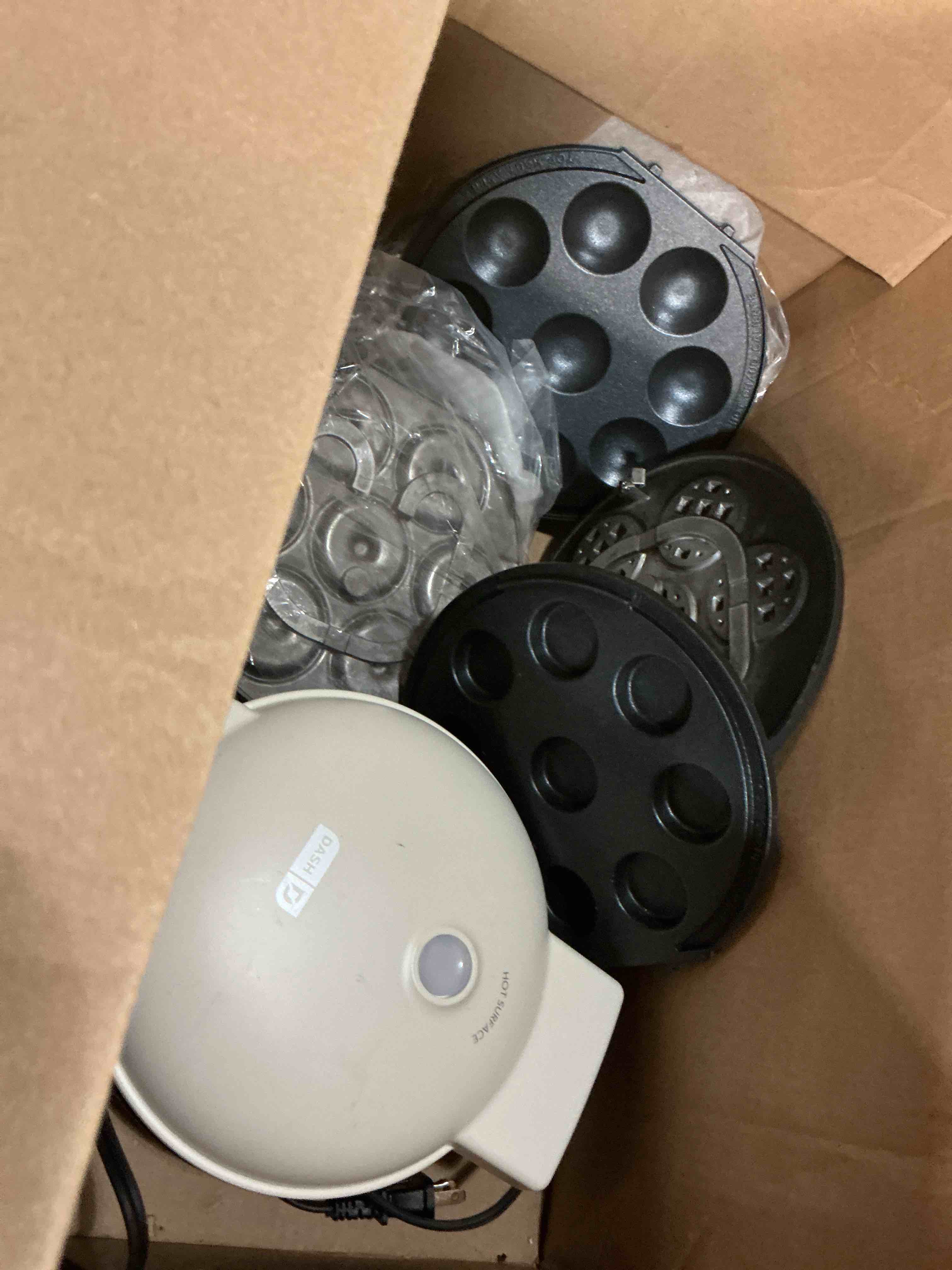 Condition photo showing As Is for fabater maker machine, electric non stick doughnut maker, toaster donut machine for home snacks dessert with non slip feet, breakfast maker, baking pan, makes 7 doughnuts