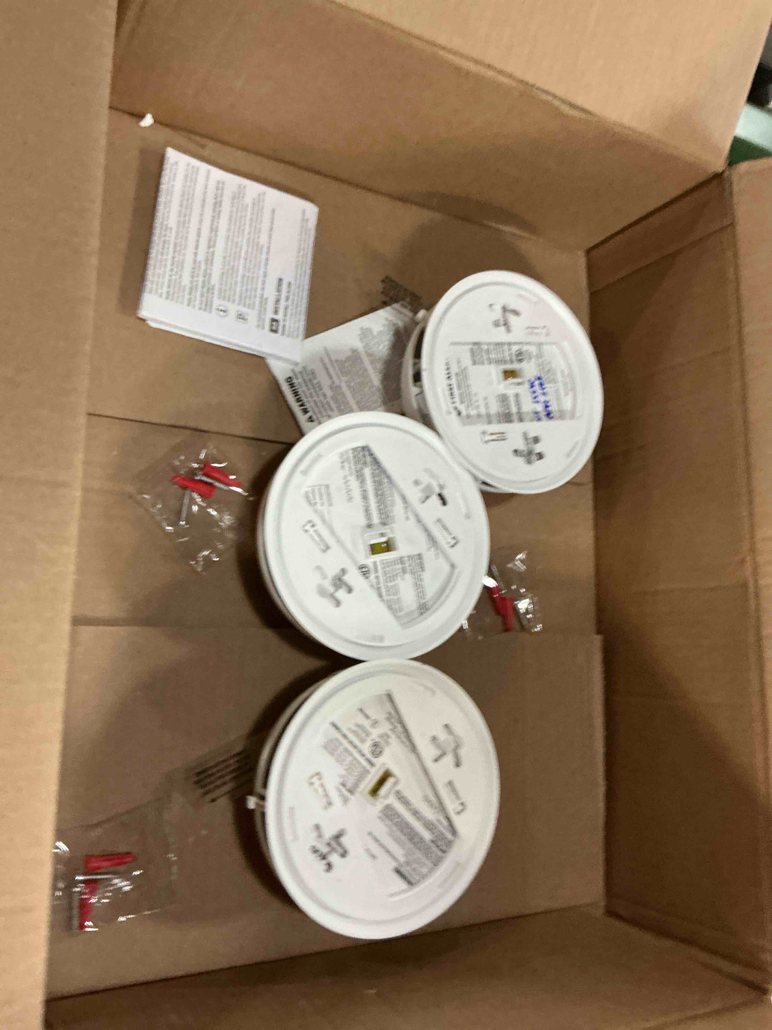 Condition photo showing Good Condition for brk smi100 battery-operated smoke alarm (1046832) (pack of 3).