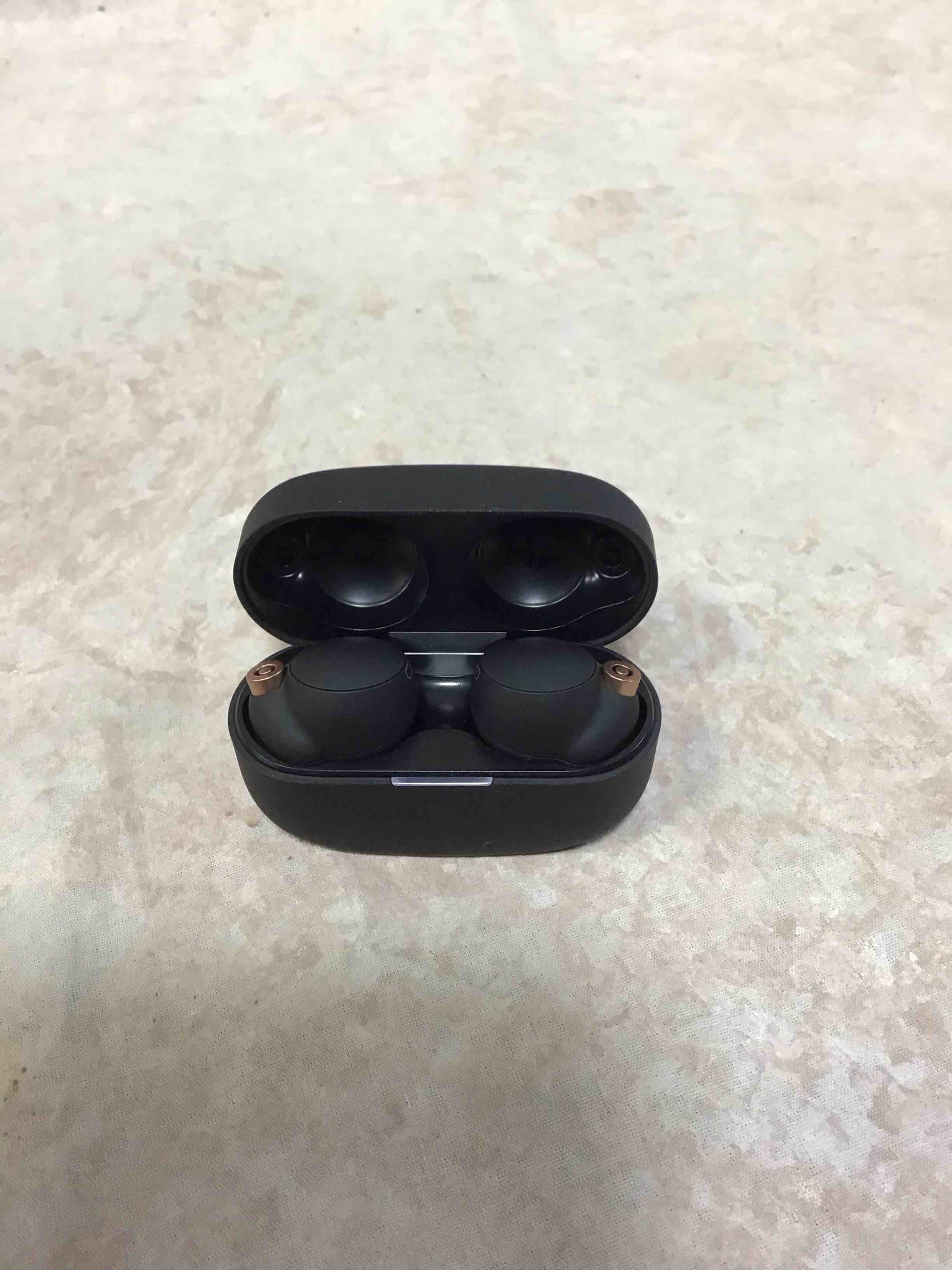 Condition photo showing Good Condition for sony 1000x series earbuds