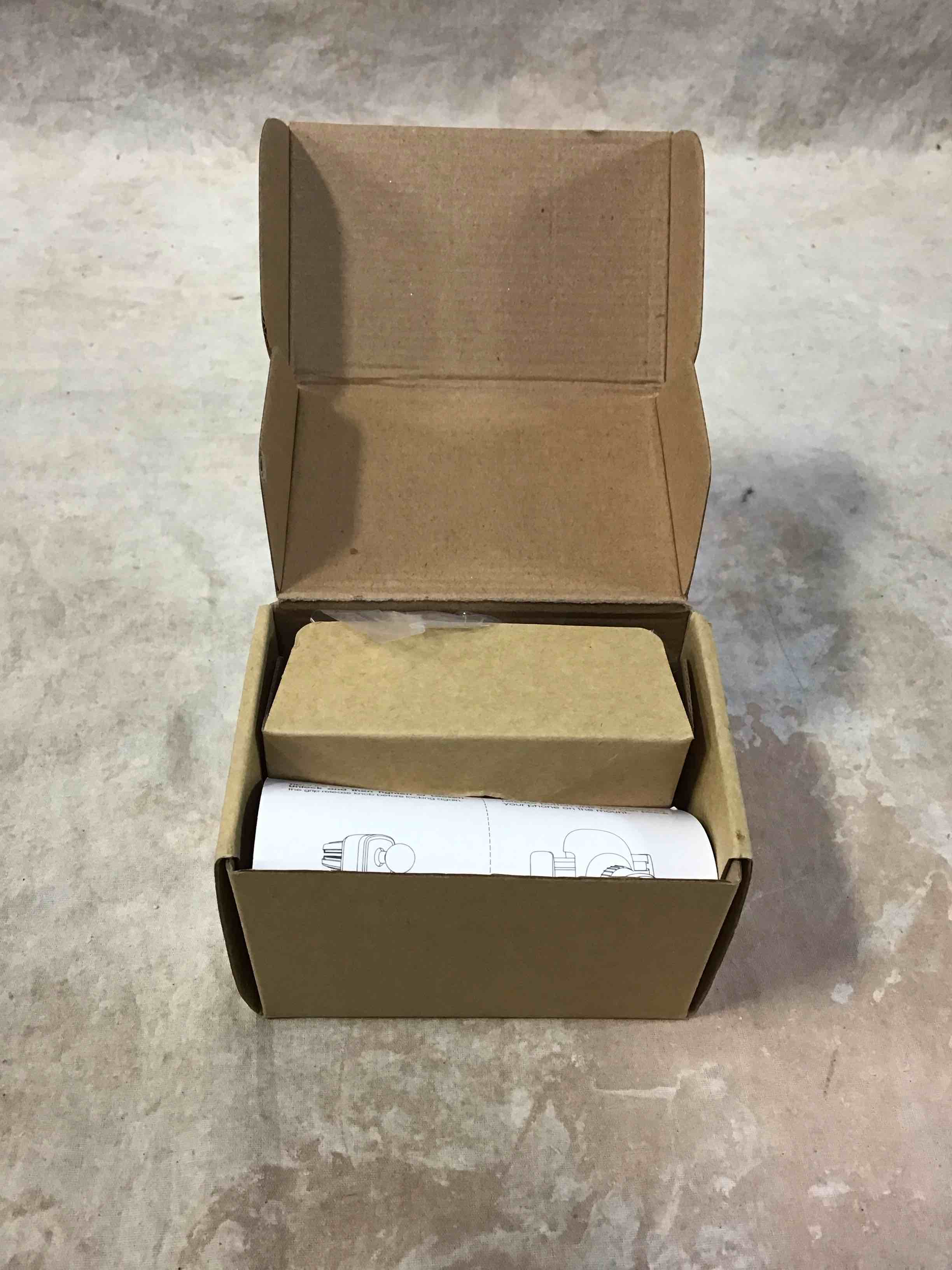 Condition photo showing Good Condition for aukey car phone mount