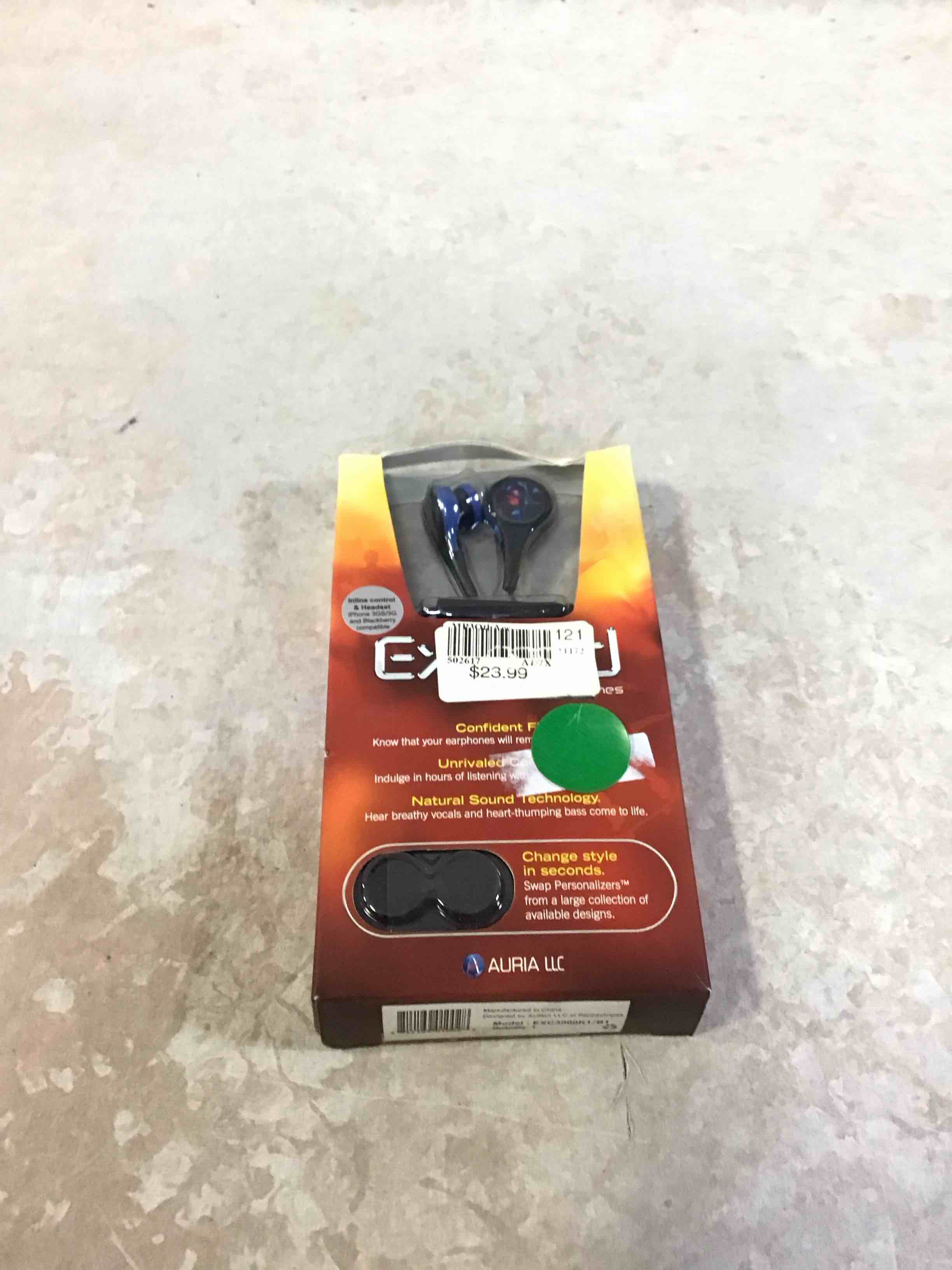 Condition photo showing New/Like New for wired earphones 