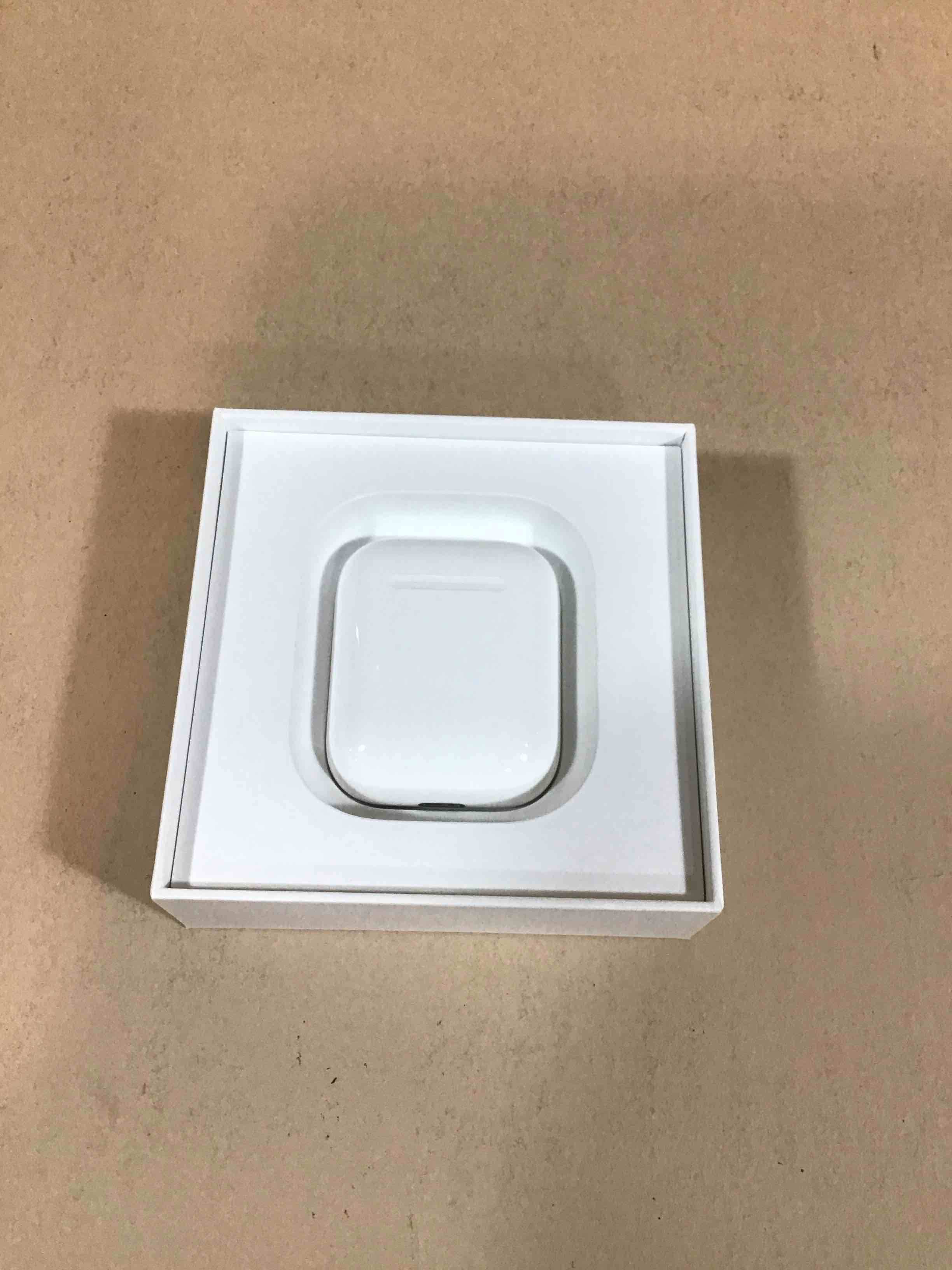 Condition photo showing Good Condition for apple airpods