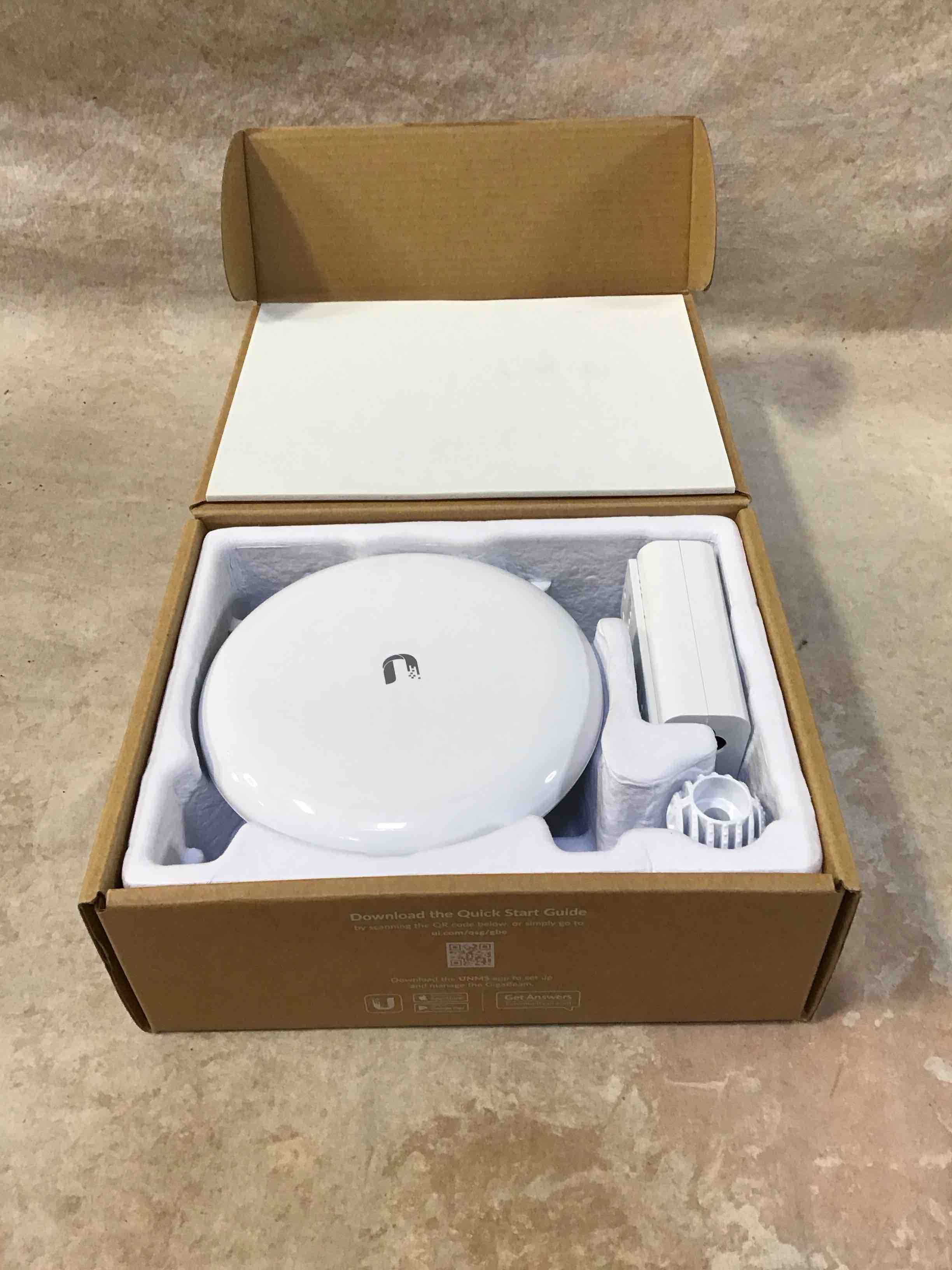 Ubiquiti GigaBeam airMAX AC 60 GHz/5 GHz Radio with 1+ Gbps Throughput (GBE-US)