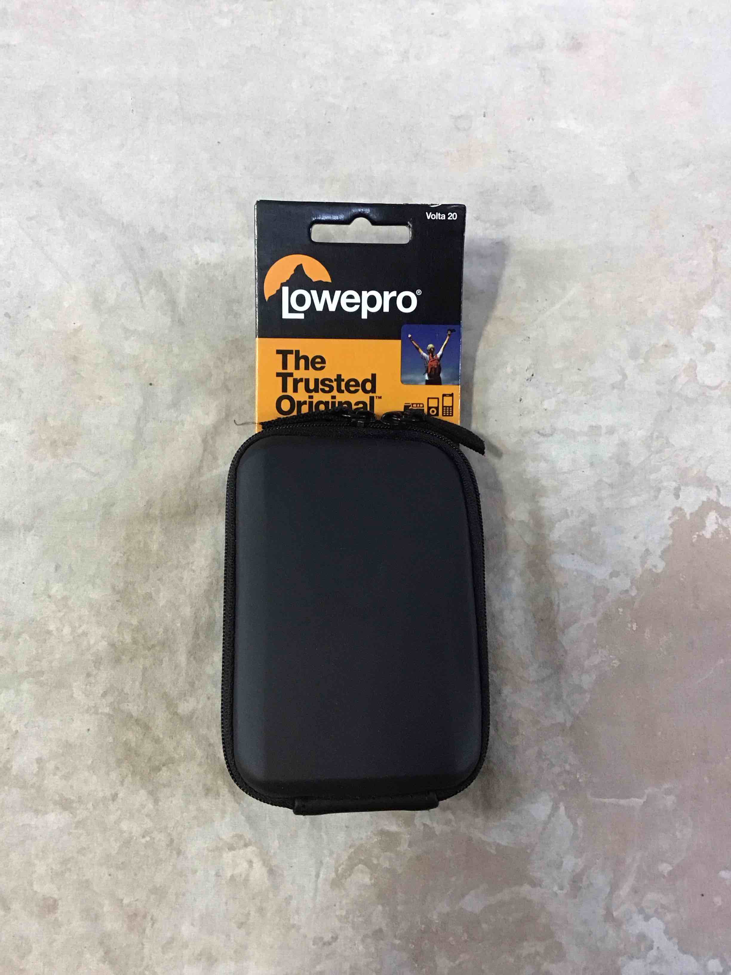 Condition photo showing Good Condition for lowepro compact camera case