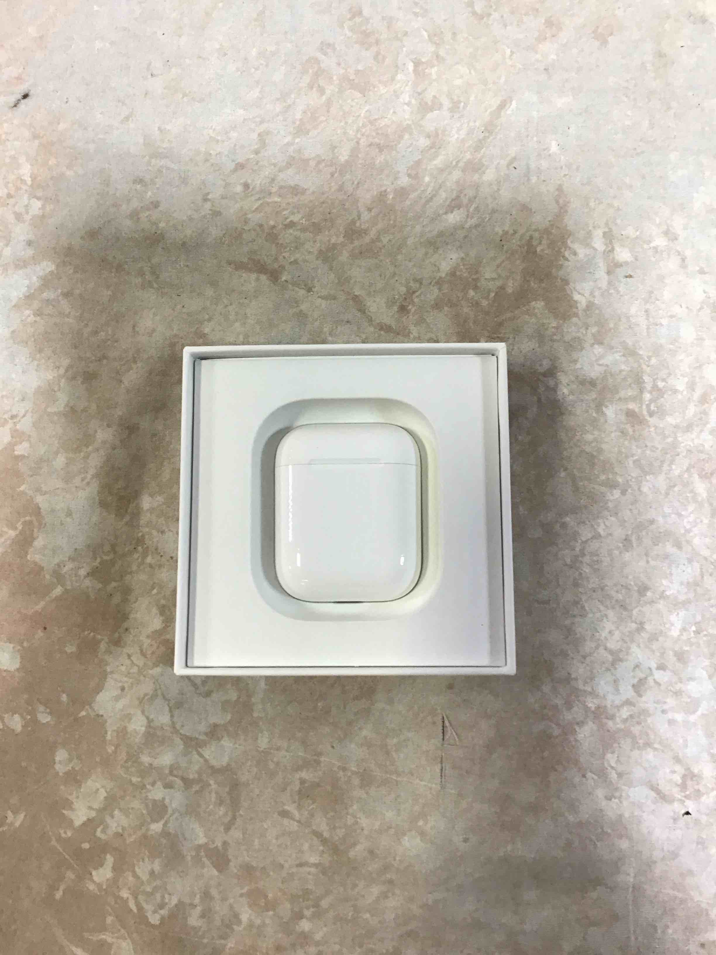 Condition photo showing Good Condition for apple airpods 