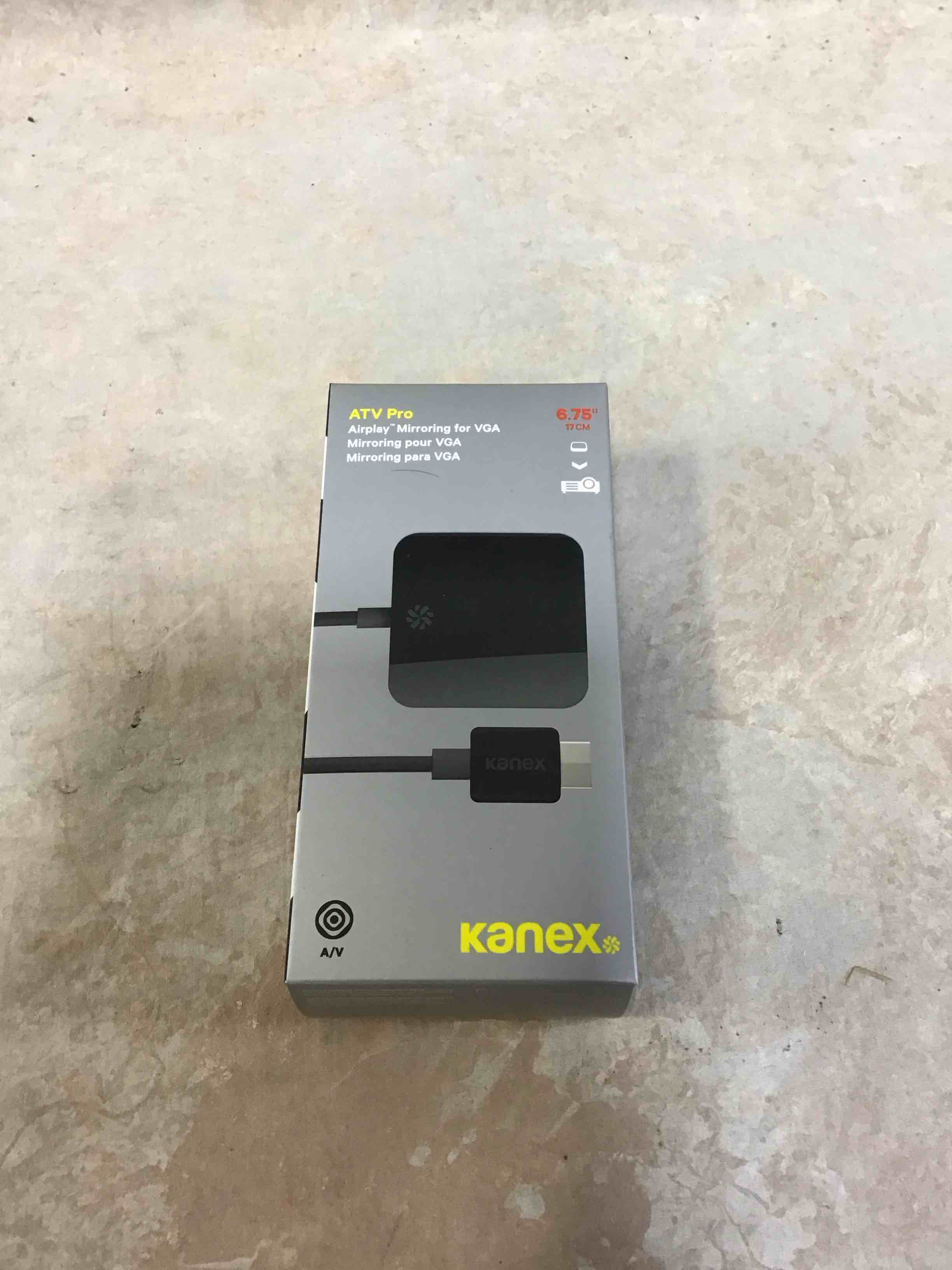 https://s3.amazonaws.com/lotting-images-prod/bidfta/PNK4913233_1778098040660.jpeg