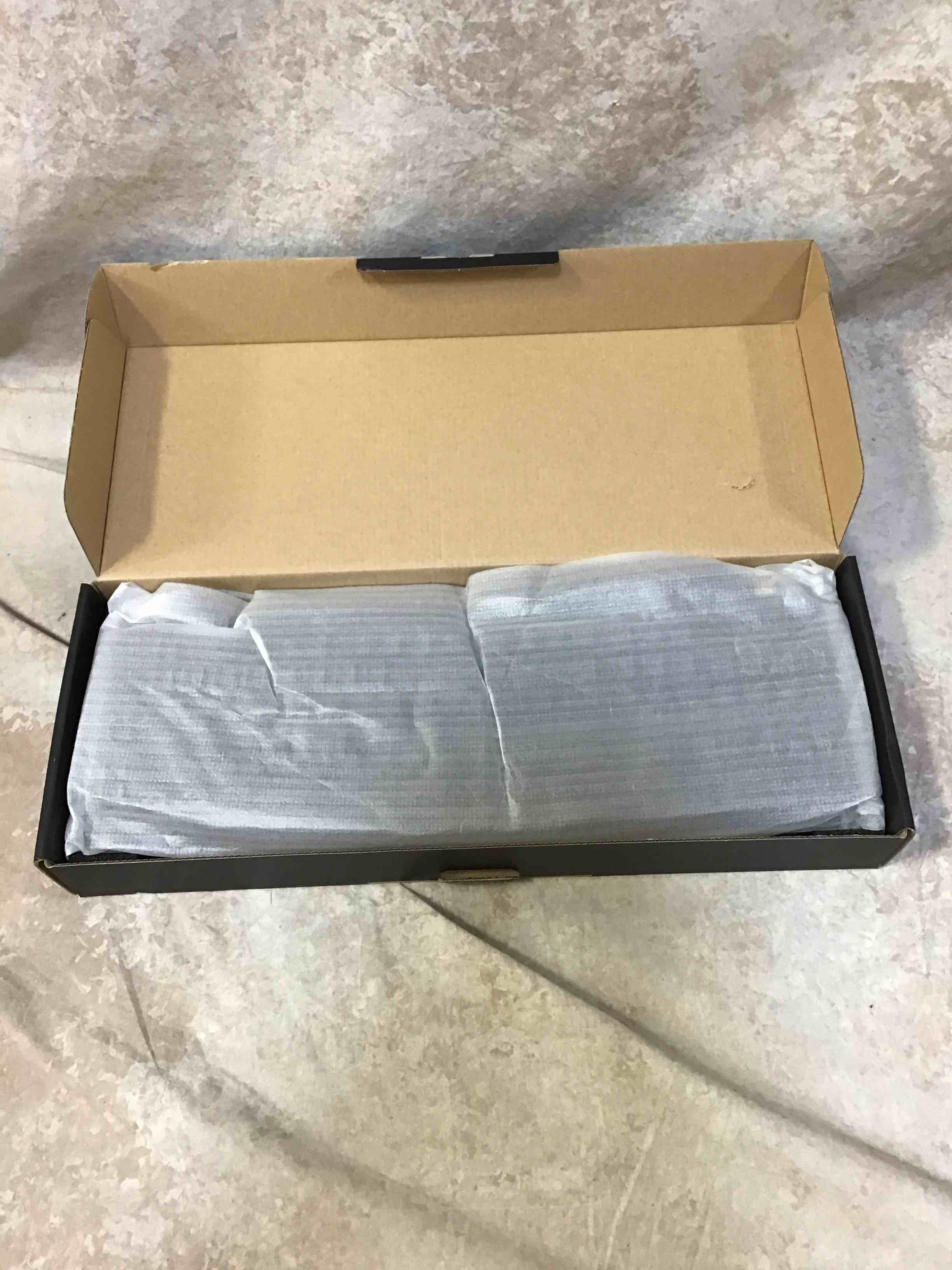 https://s3.amazonaws.com/lotting-images-prod/bidfta/PNK4913802_1780076620195.jpeg