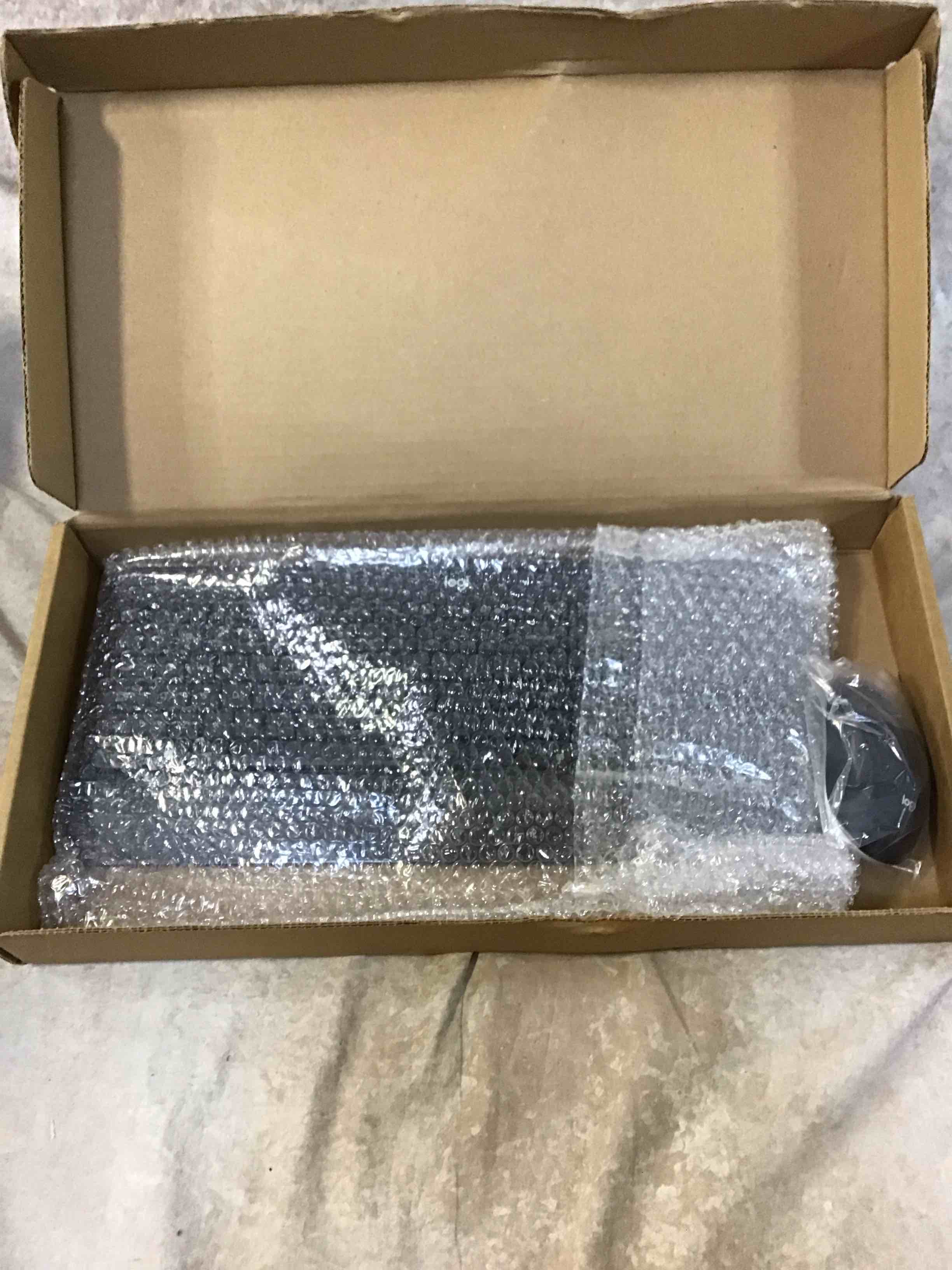 Condition photo showing Good Condition for logitech mouse and keyboard combo