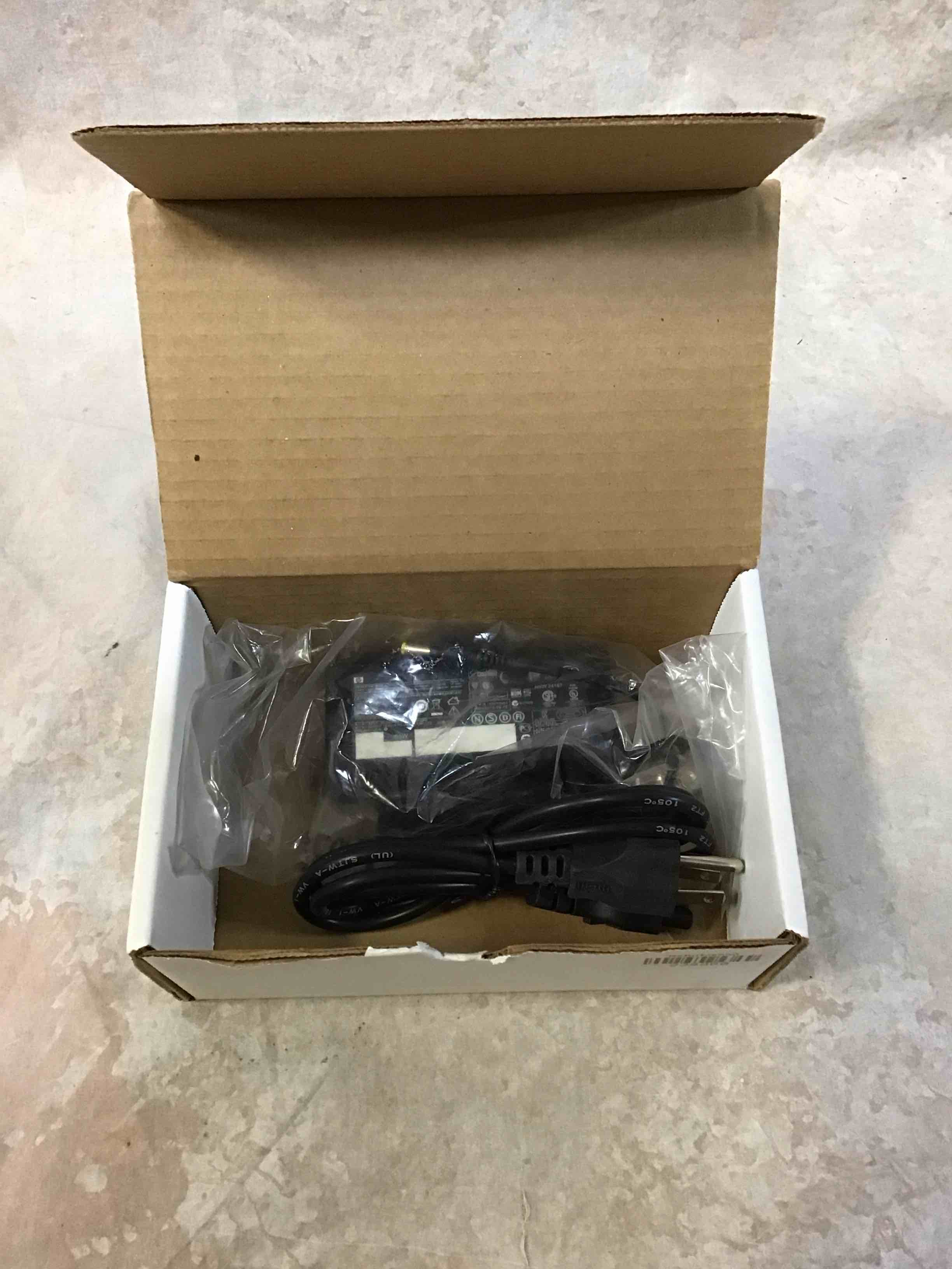 Condition photo showing Good Condition for original hp 65w laptop adapter