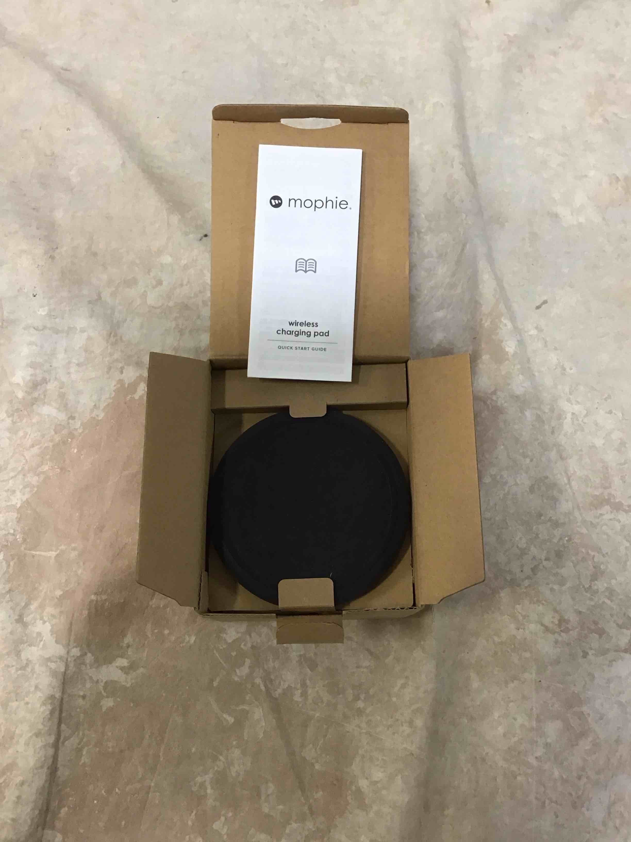 Condition photo showing Good Condition for mophie charging base
