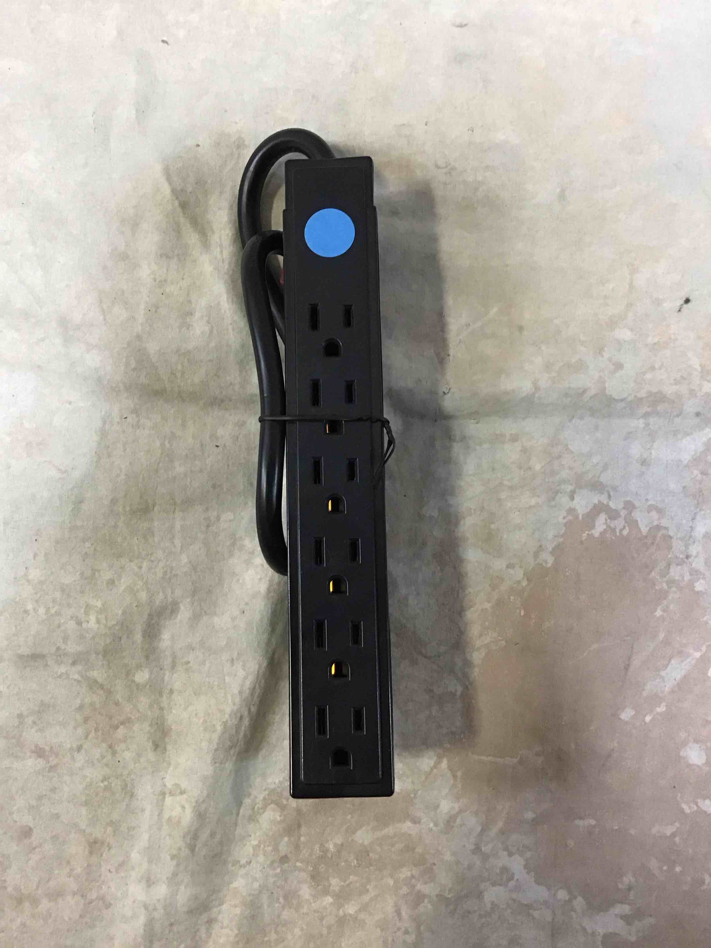 Condition photo showing Good Condition for inland power strip