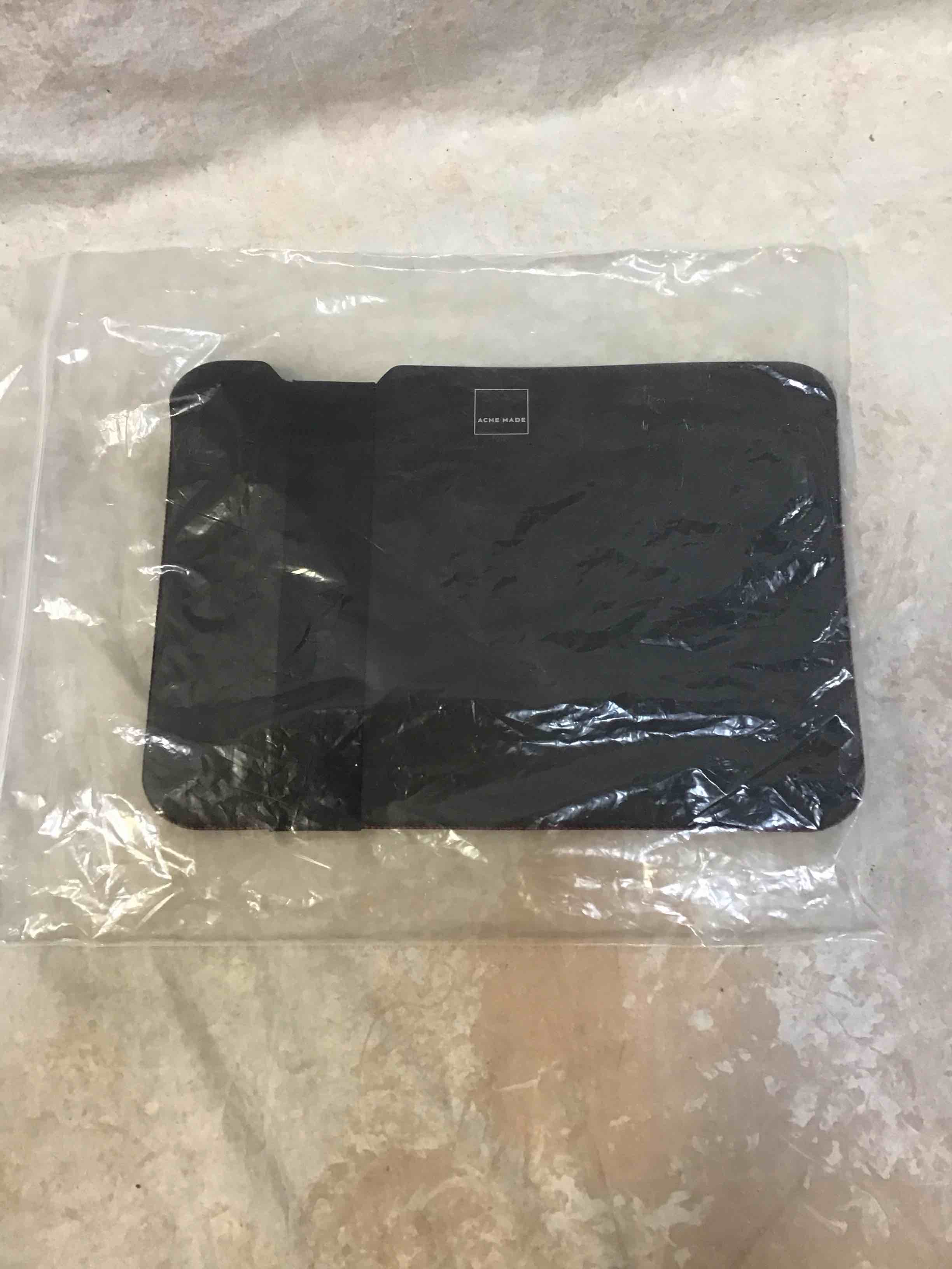 Condition photo showing Good Condition for ipad sleeve 