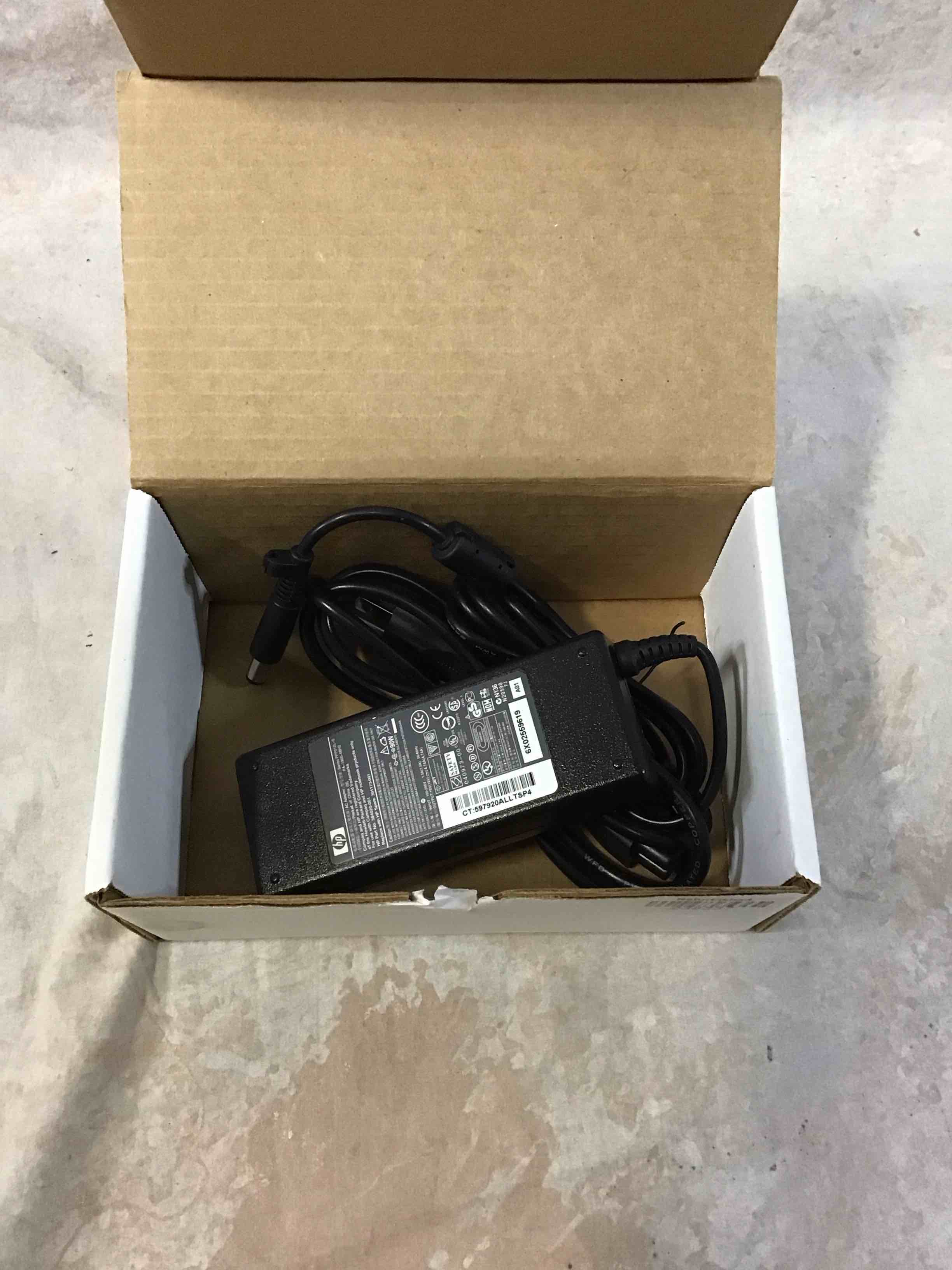 Condition photo showing Good Condition for original hp smart id 90w laptop adapter