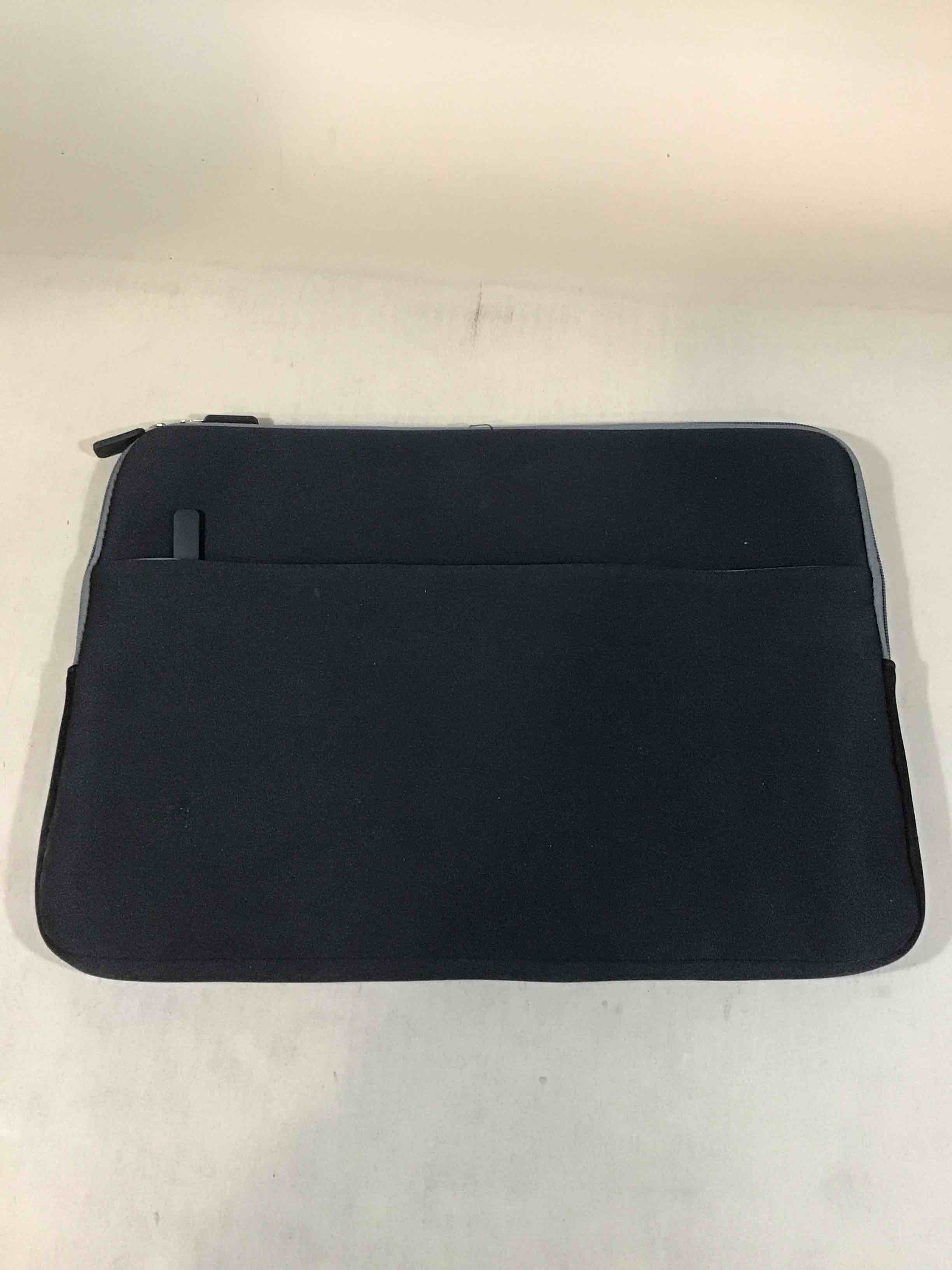 Condition photo showing Good Condition for laptop case
