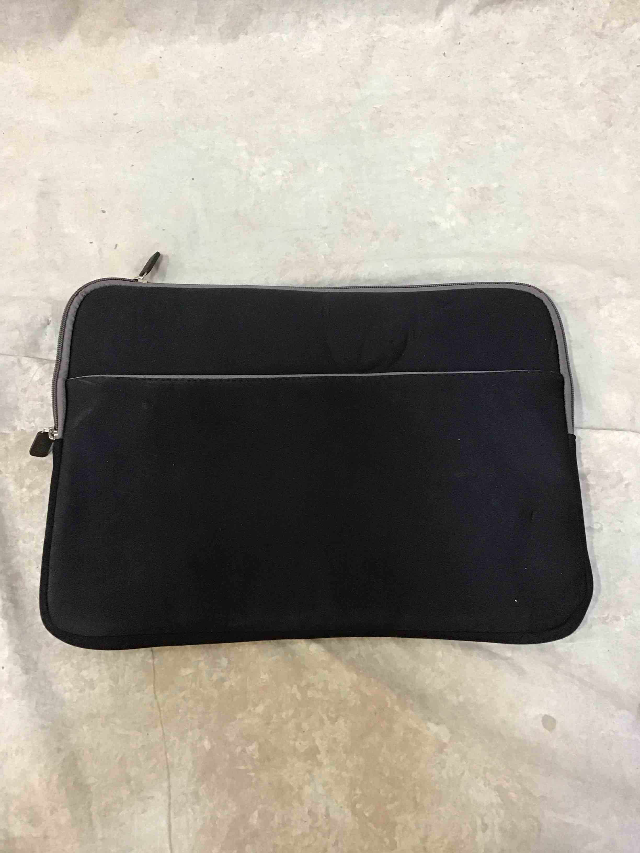 Condition photo showing Good Condition for laptop sleeve