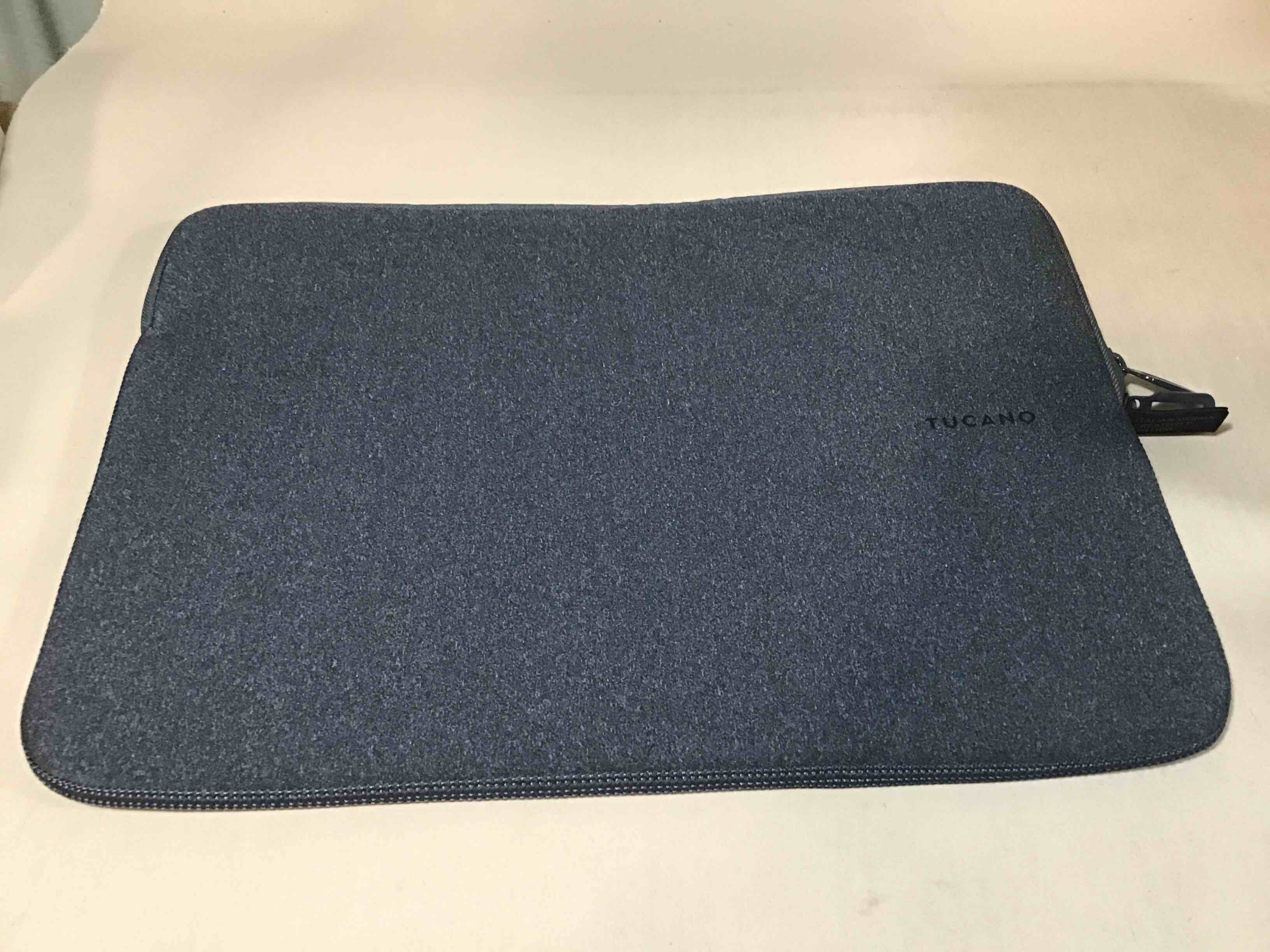 Condition photo showing New/Like New for tucano second skin laptop sleeve grey/black