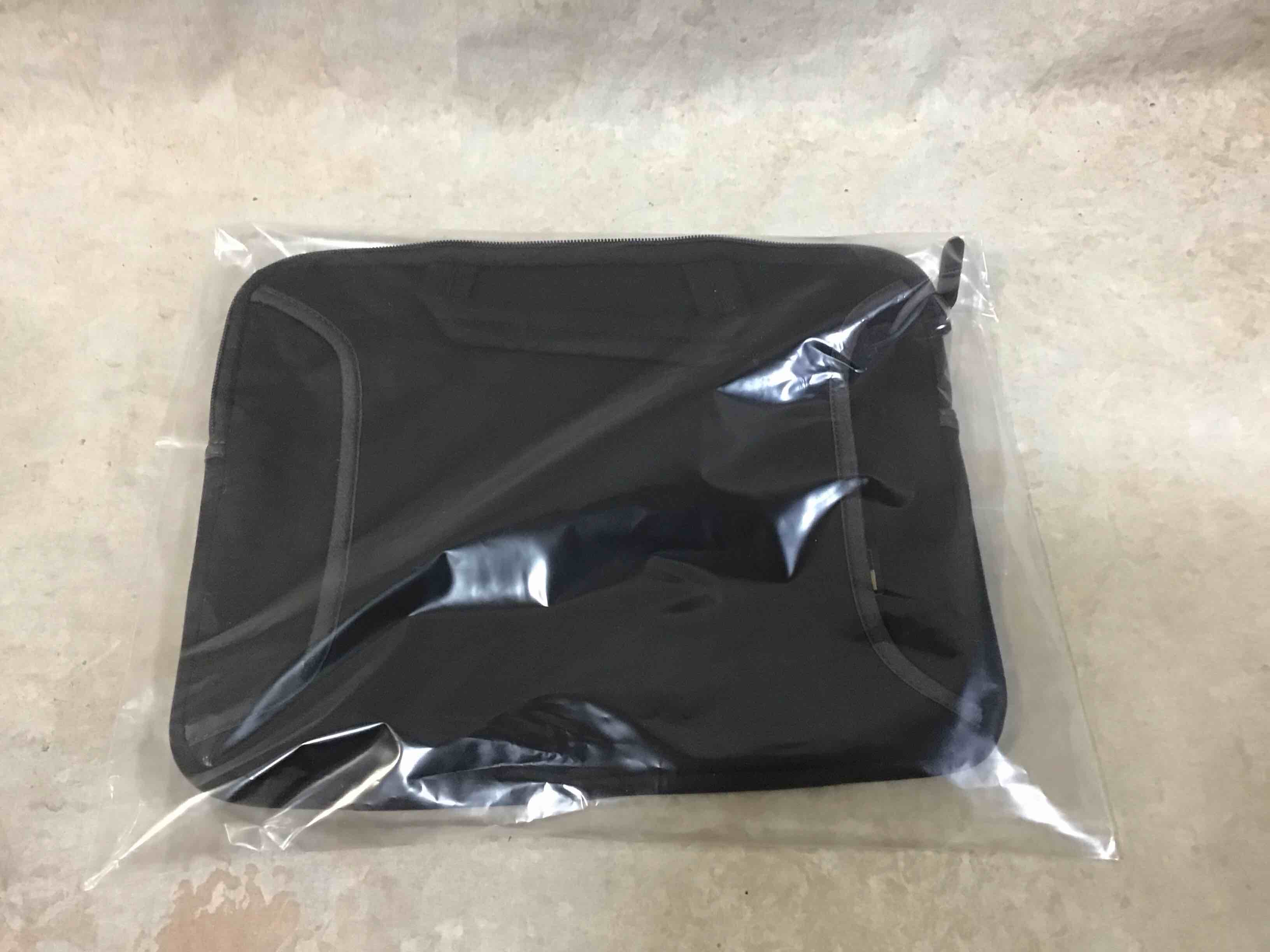 Condition photo showing Good Condition for case logic notepad sleeve