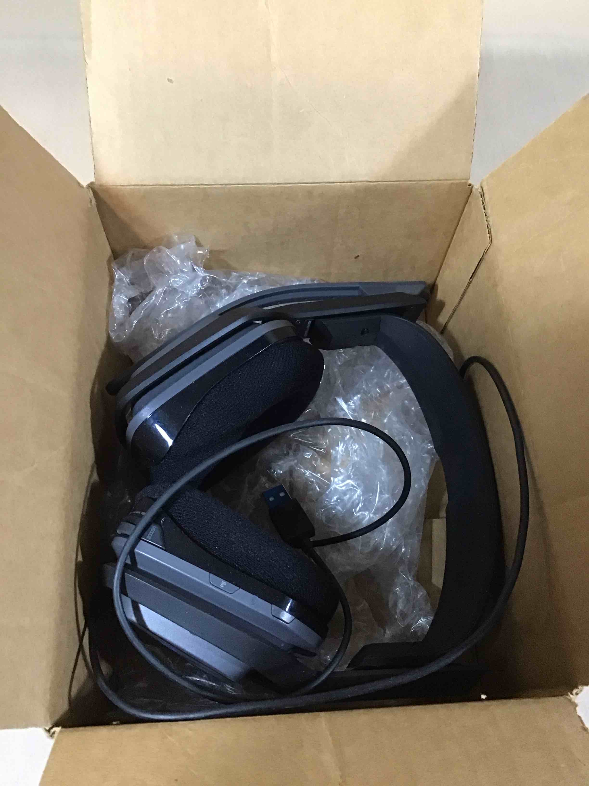 Condition photo showing Good Condition for logitech astro a20 wireless headset black/blue, playstation/pc/mac