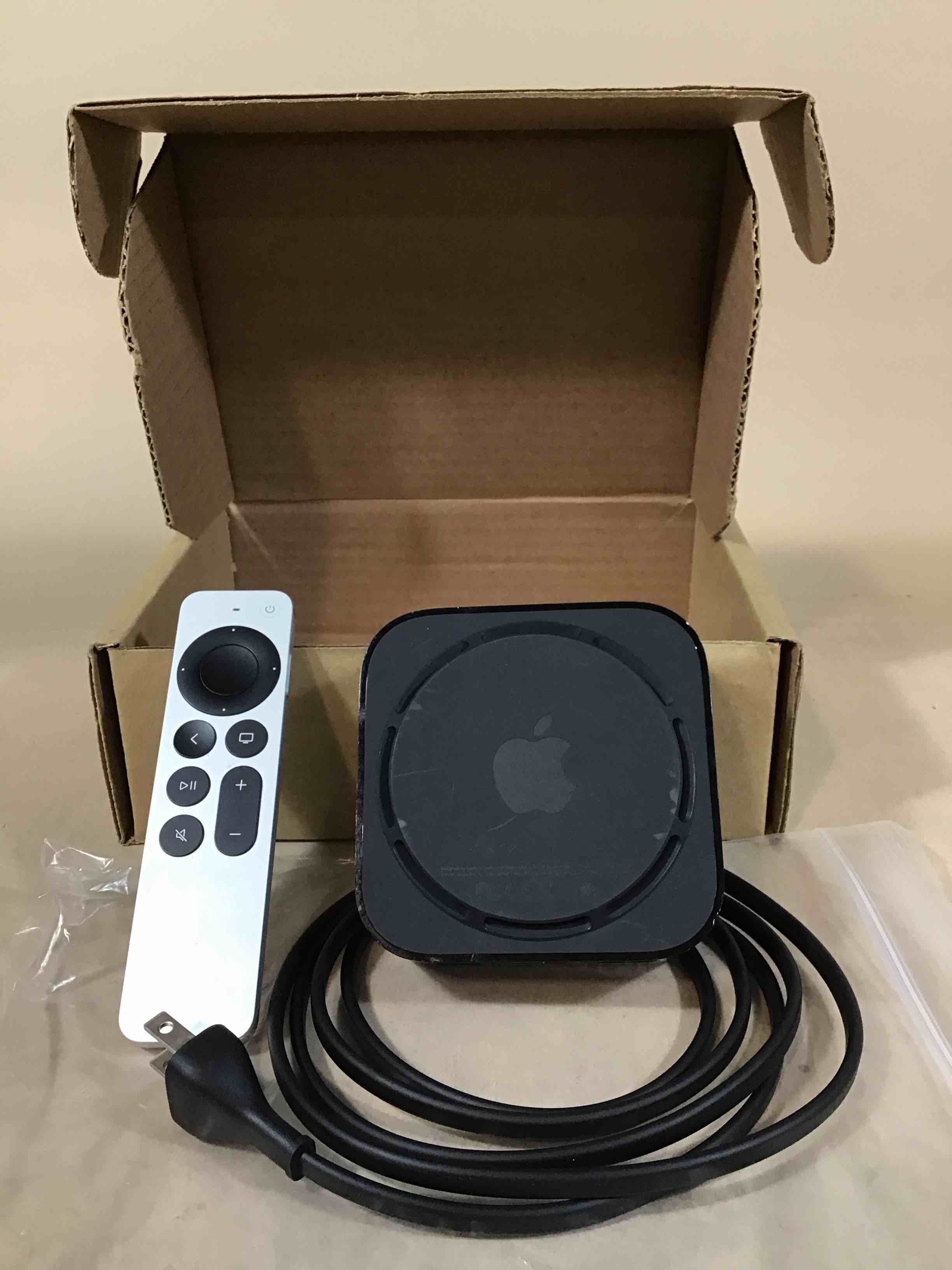 https://s3.amazonaws.com/lotting-images-prod/bidfta/PNK4916342_1788289882392.jpeg