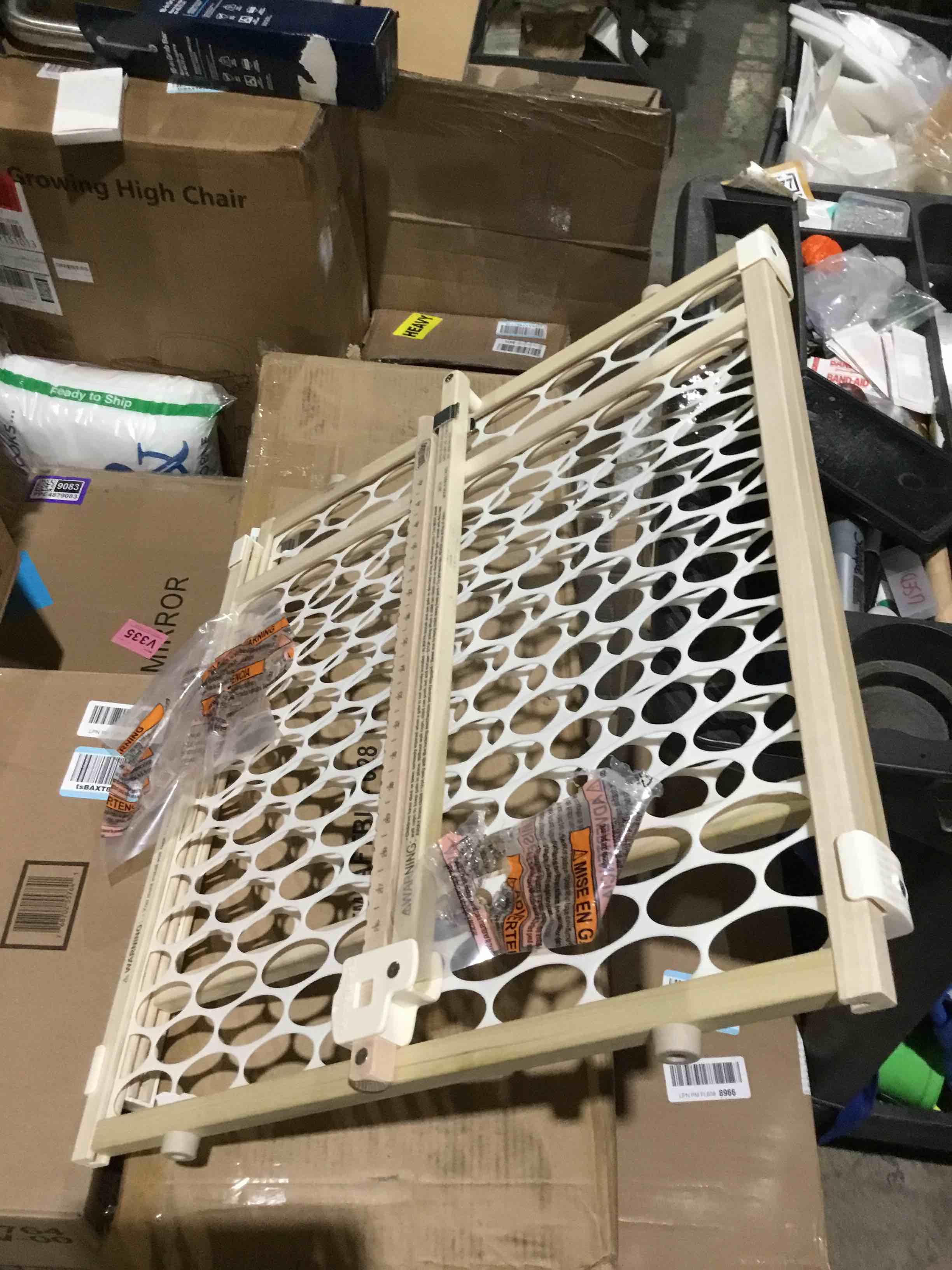 Condition photo showing Good Condition for toddleroo by north states quick fit oval mesh wooden baby gate: 26.5"- 42" wide. pressure mounted baby gate for doorway. tension lever for quick custom fit. (23" tall, sustainable hardwood)