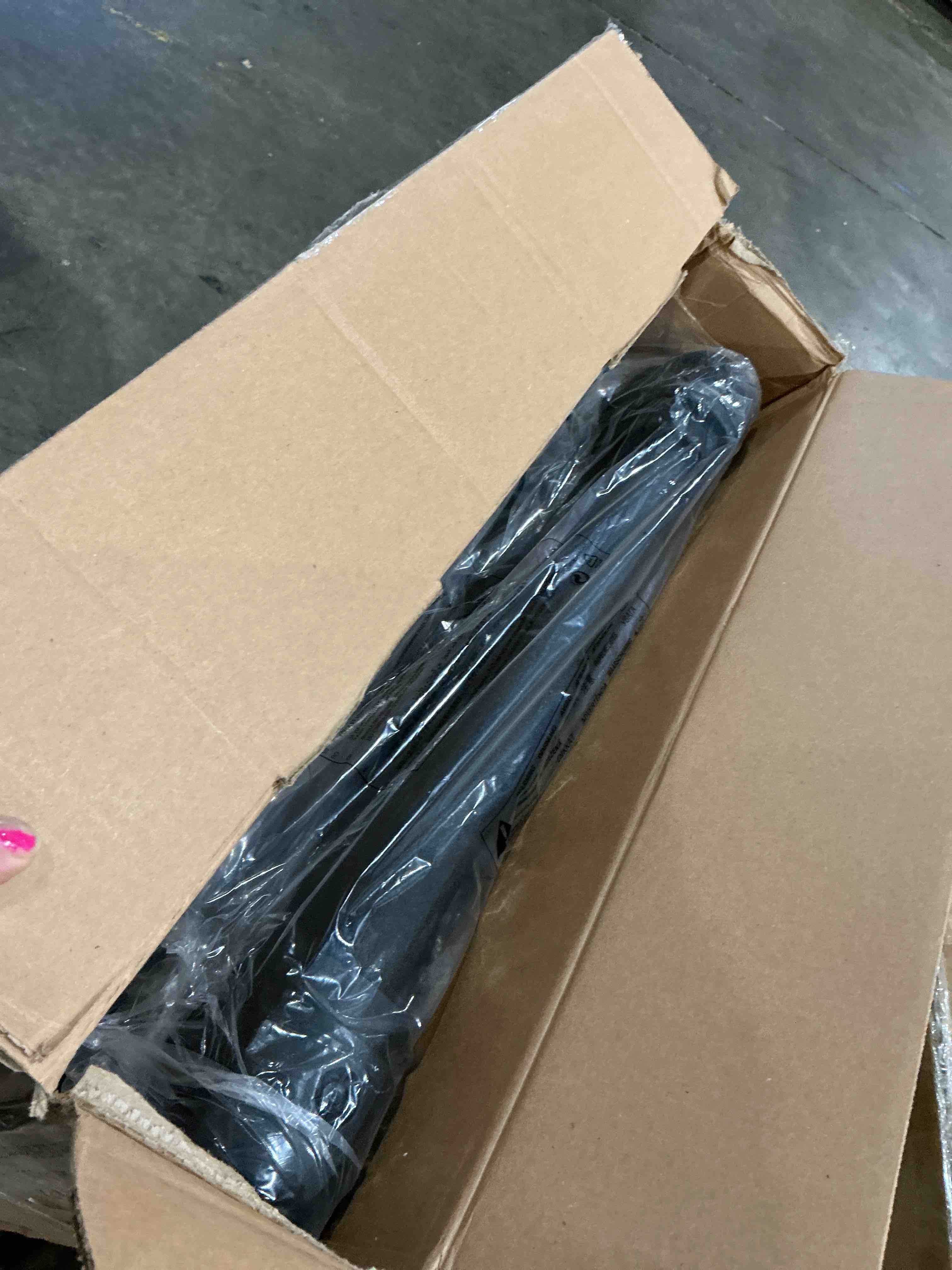 https://s3.amazonaws.com/lotting-images-prod/bidfta/PNK5022118_1780578664351.jpeg