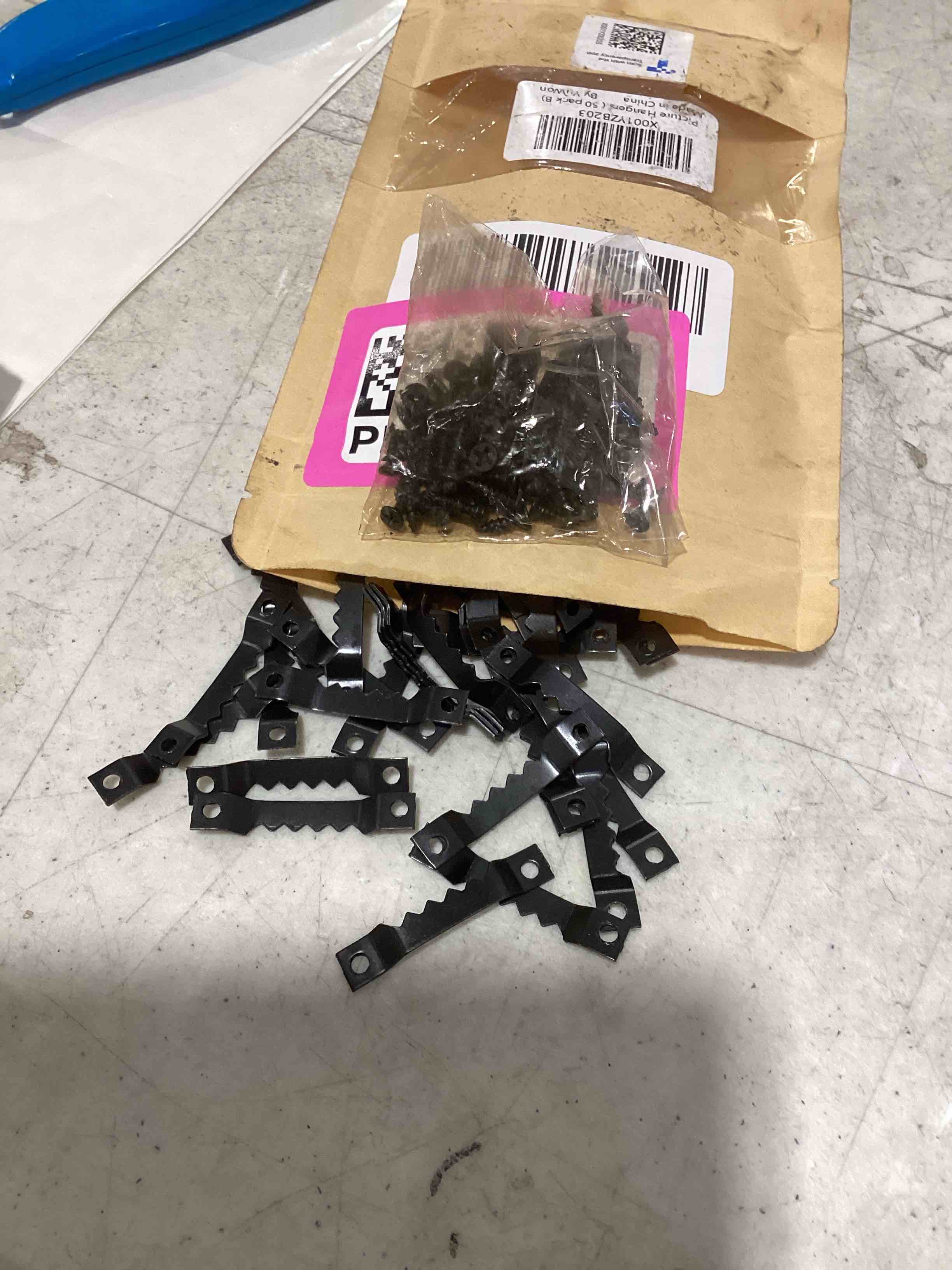 Condition photo showing Good Condition for 50 pack small sawtooth picture hangers - steel picture hanging solutions with screws, for hanging clock paintings artwork frame hooks (black) small black-50 pack