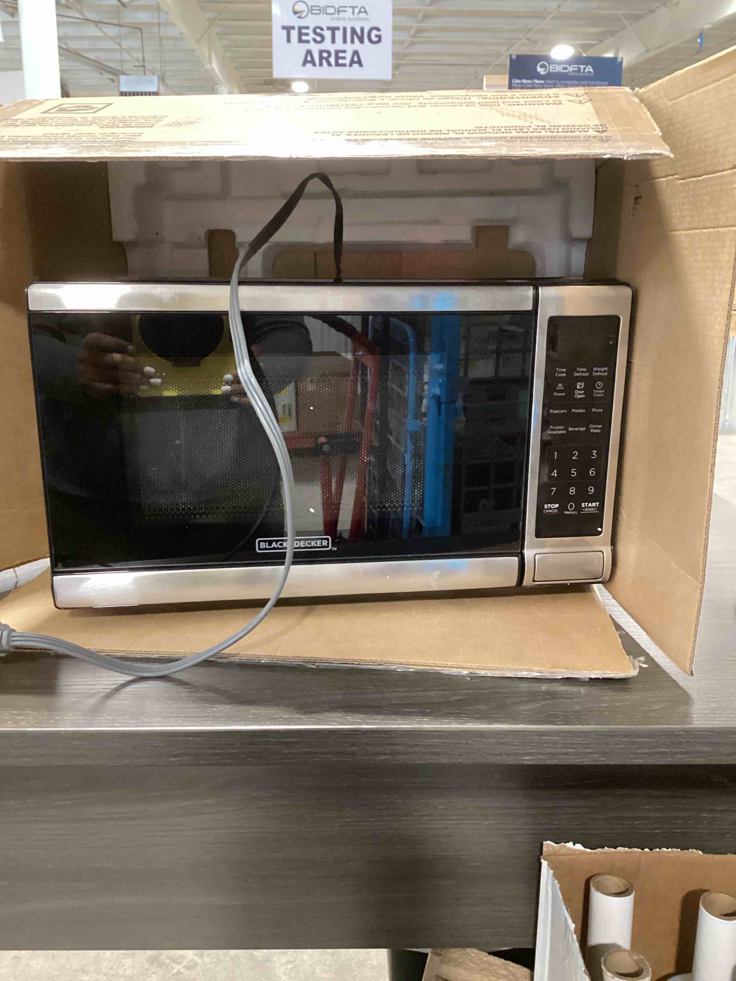 Condition photo showing New/Like New for black+decker em720cb7 digital microwave oven with turntable push-button door, child safety lock, 700w, stainless steel, 0.7 cu.ft 0.7 cu. ft.
