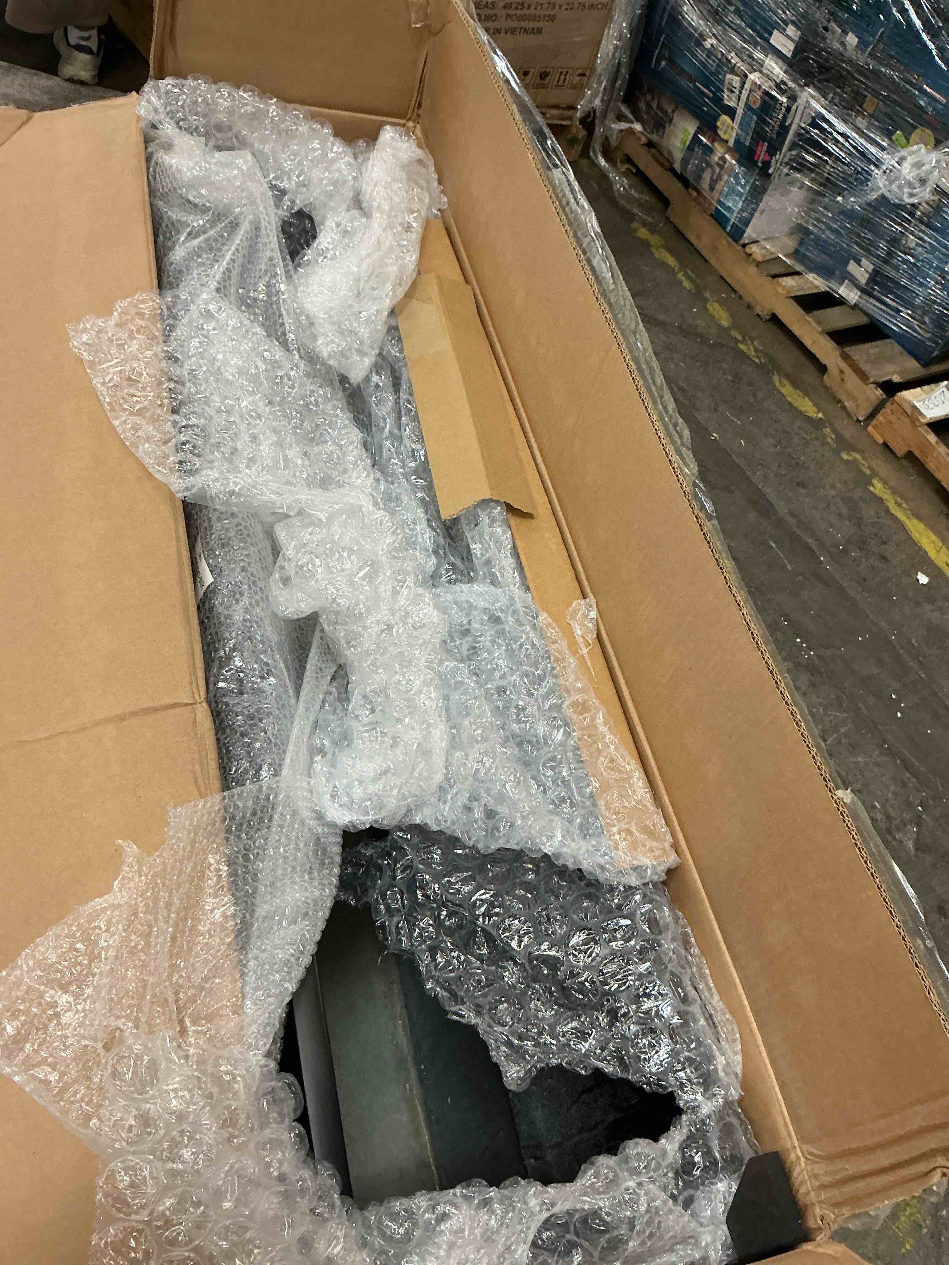 https://s3.amazonaws.com/lotting-images-prod/bidfta/PNK5202008_1779451140199.jpeg