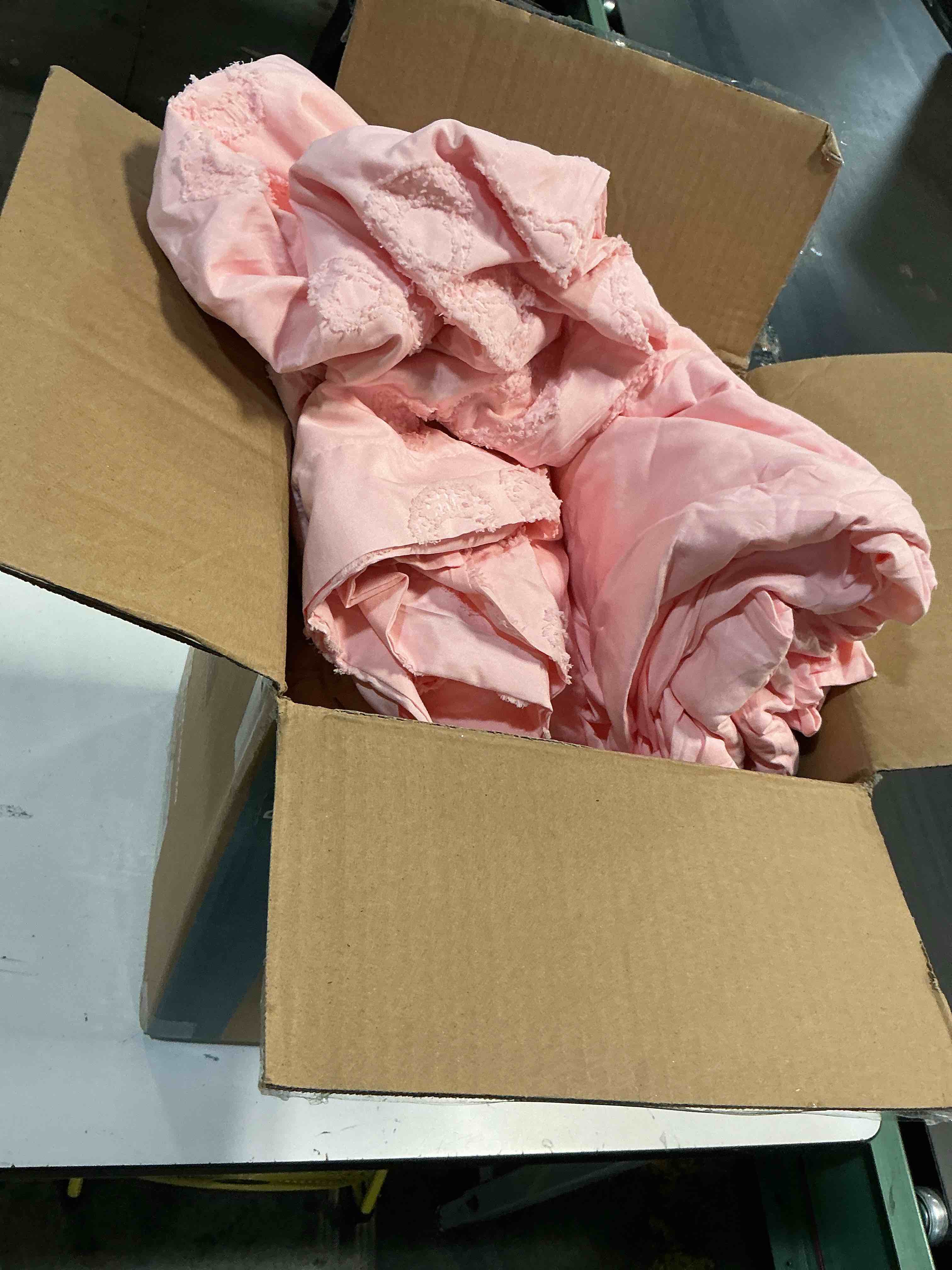 Condition photo showing As Is for 7 pieces bow comforter set for girls kids pink tufted boho bedding set full size farmhouse bed in a bag as gifts (1 comforter, 1 flat sheet, 1 fitted sheet, 2 pillowcase and 2 pillow sham) pink tufted bow full size