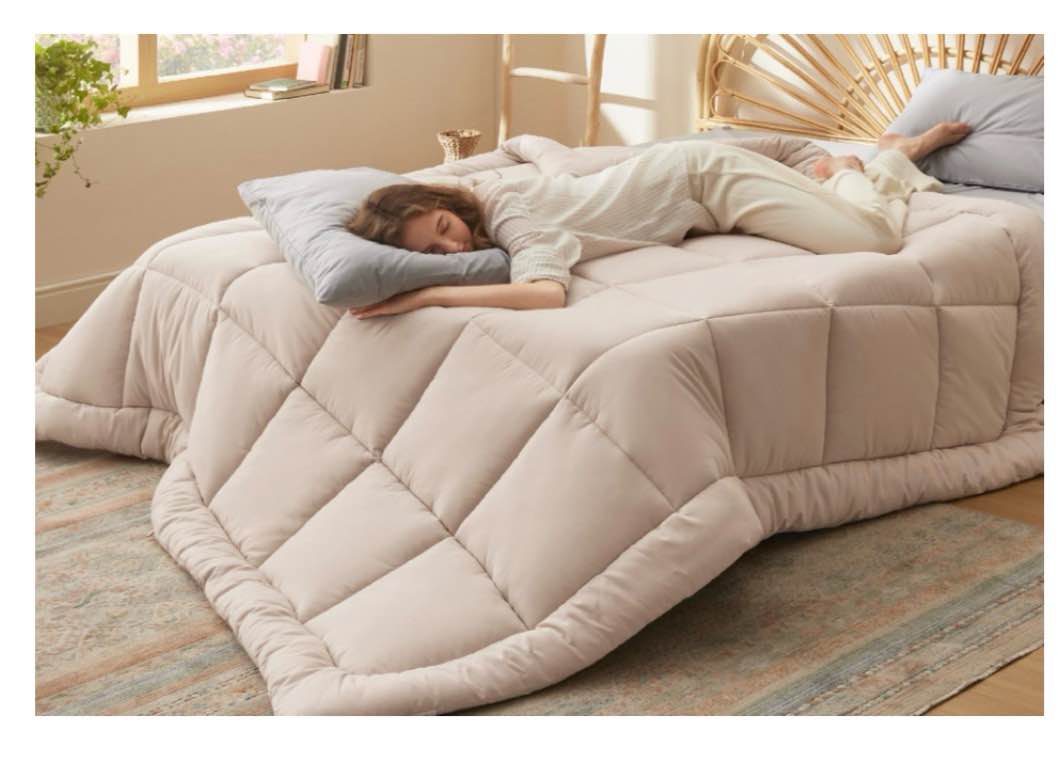 comforter, size unknown 