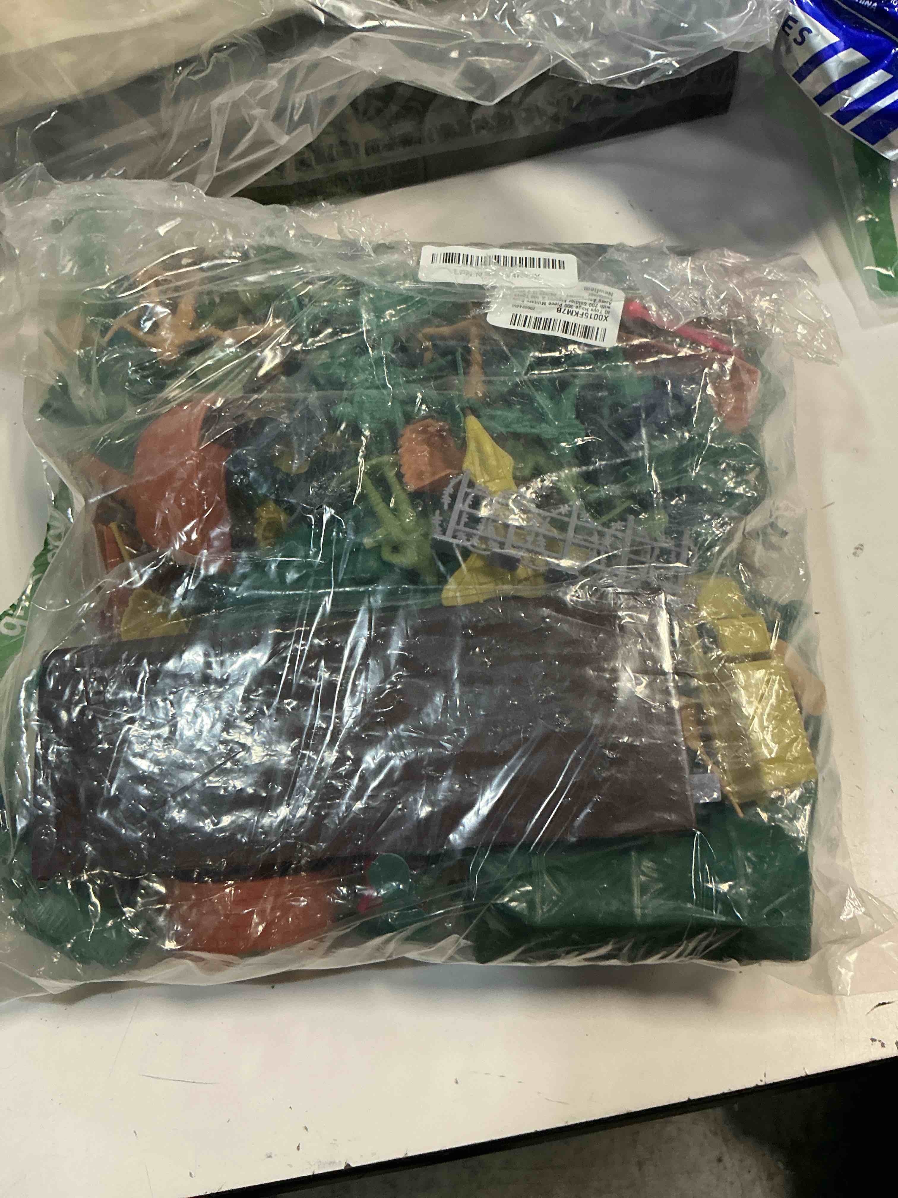 Condition photo showing As Is for iq toys huge 300 piece military base set, 200 soldiers & 100 army accessories in a storage container