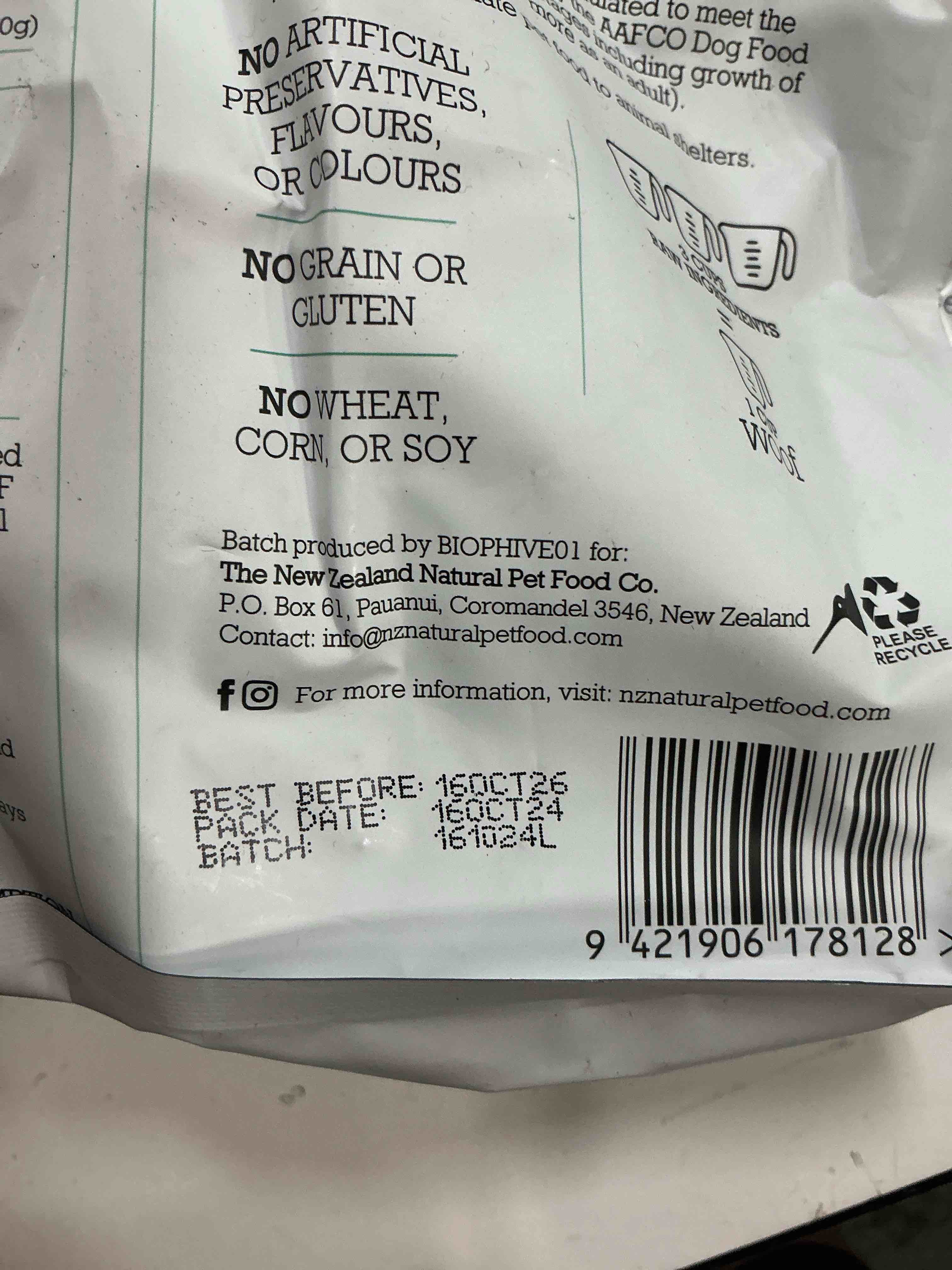 Condition photo showing New/Like New for bbd: oct 2026- the new zealand natural pet food co woof air dried dog bites - chicken recipe dog food high protein toppers for dry dog food, healthy dog food,26.5oz