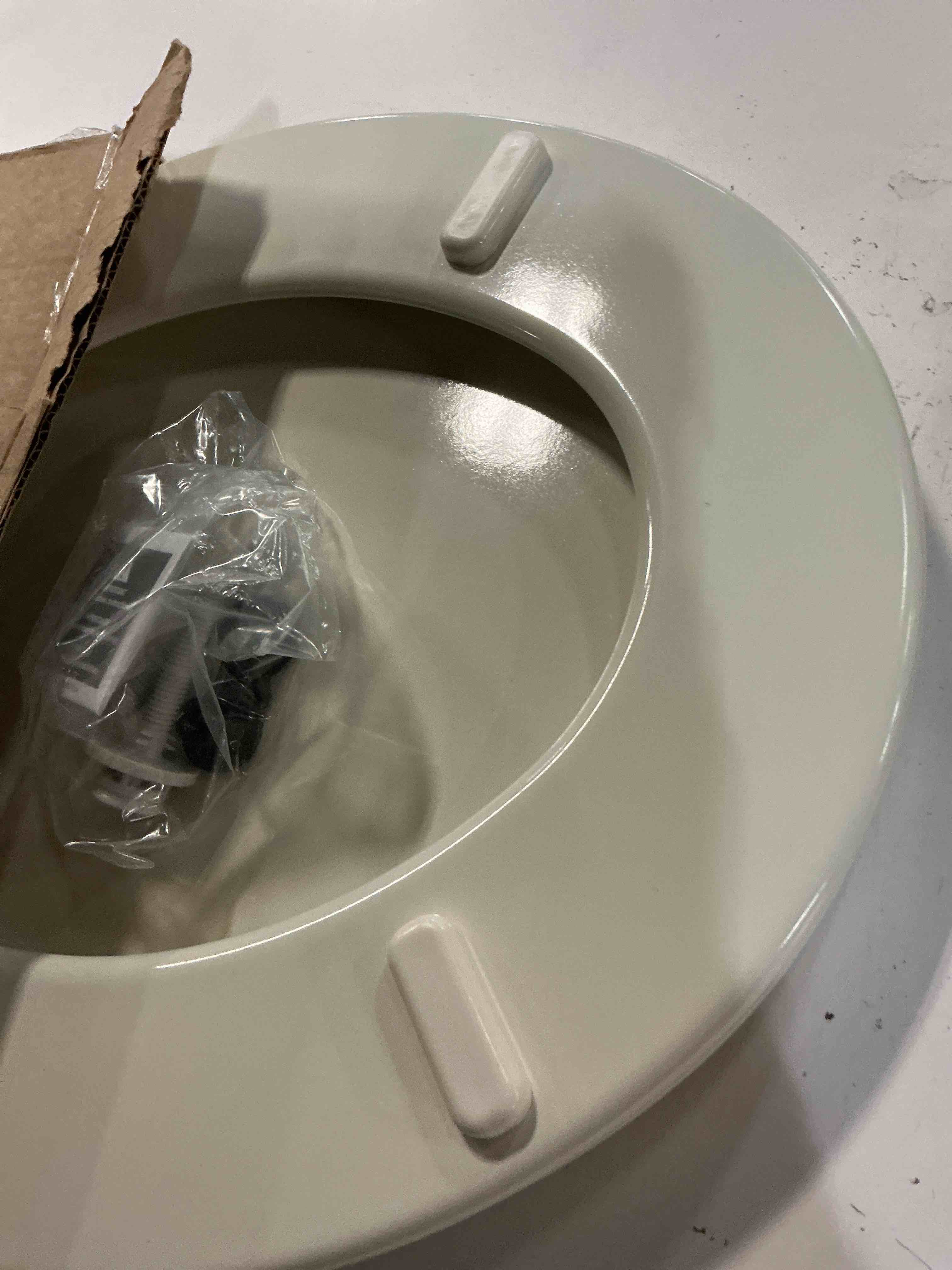Condition photo showing Good Condition for bemis 500ec durable wood toilet seat with easy clean hinges, made in usa, round, biscuit biscuit round