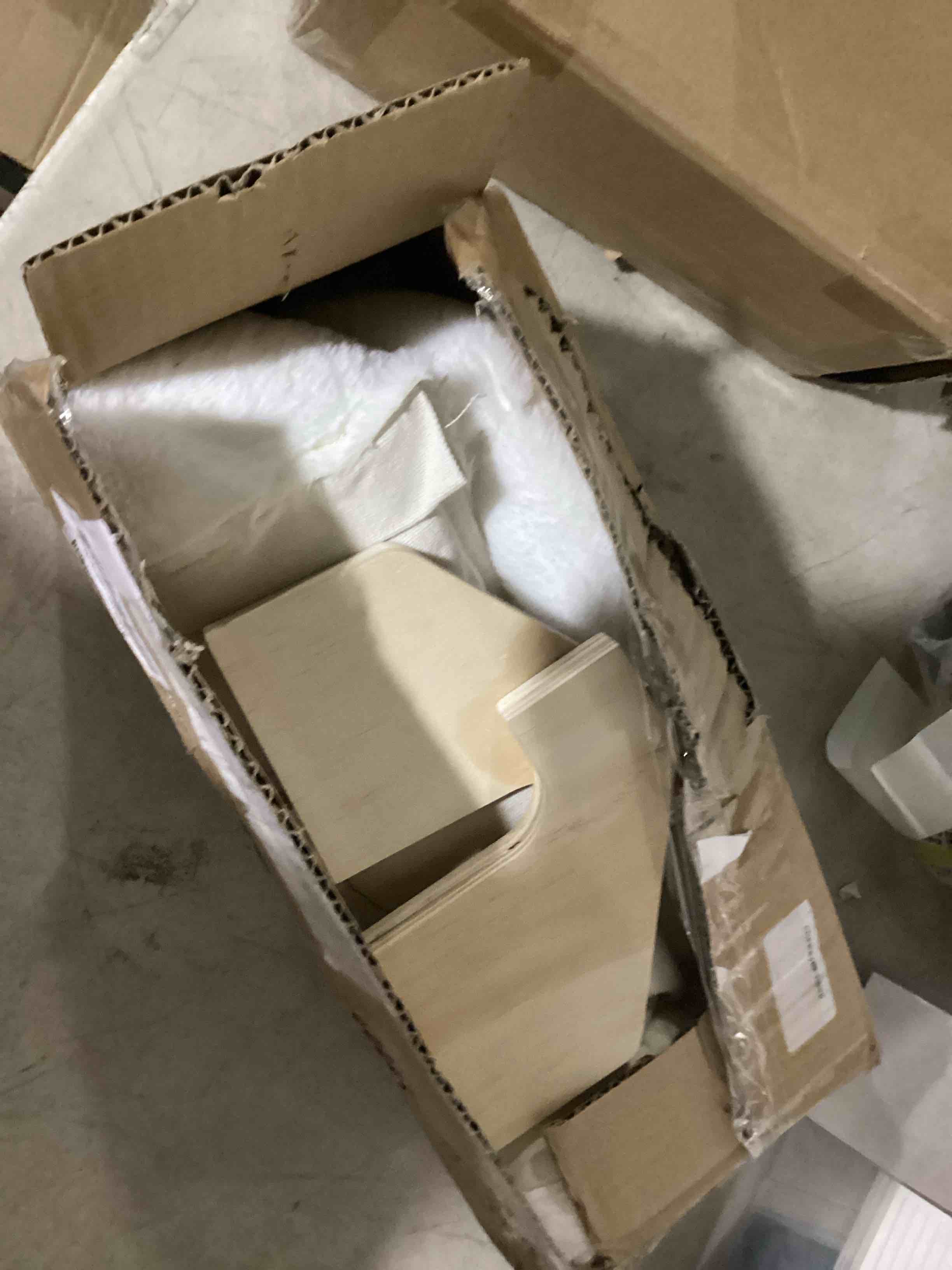 Condition photo showing Good Condition for cat sill window perch - 100% natural pine frame, soft rabbit fur cushion, tool-free adjustment, supports 40 lbs (medium-white) white medium