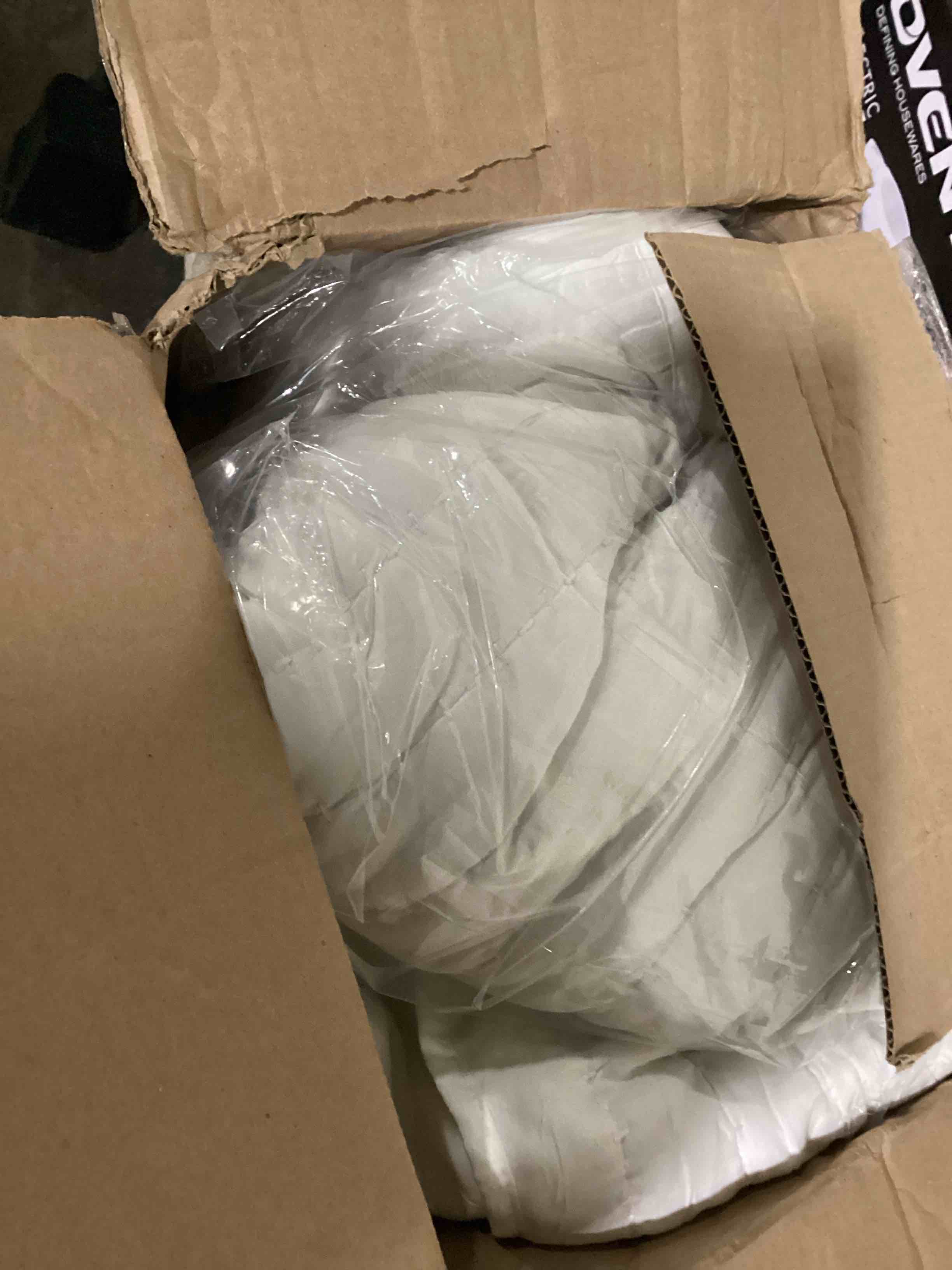 Condition photo showing Good Condition for oversized california cal king size quilt bedding sets with pillow shams, white lightweight bedspread coverlet, quilted blanket thin comforter bed cover for all season, 3 pieces, 118x106 inches white california king