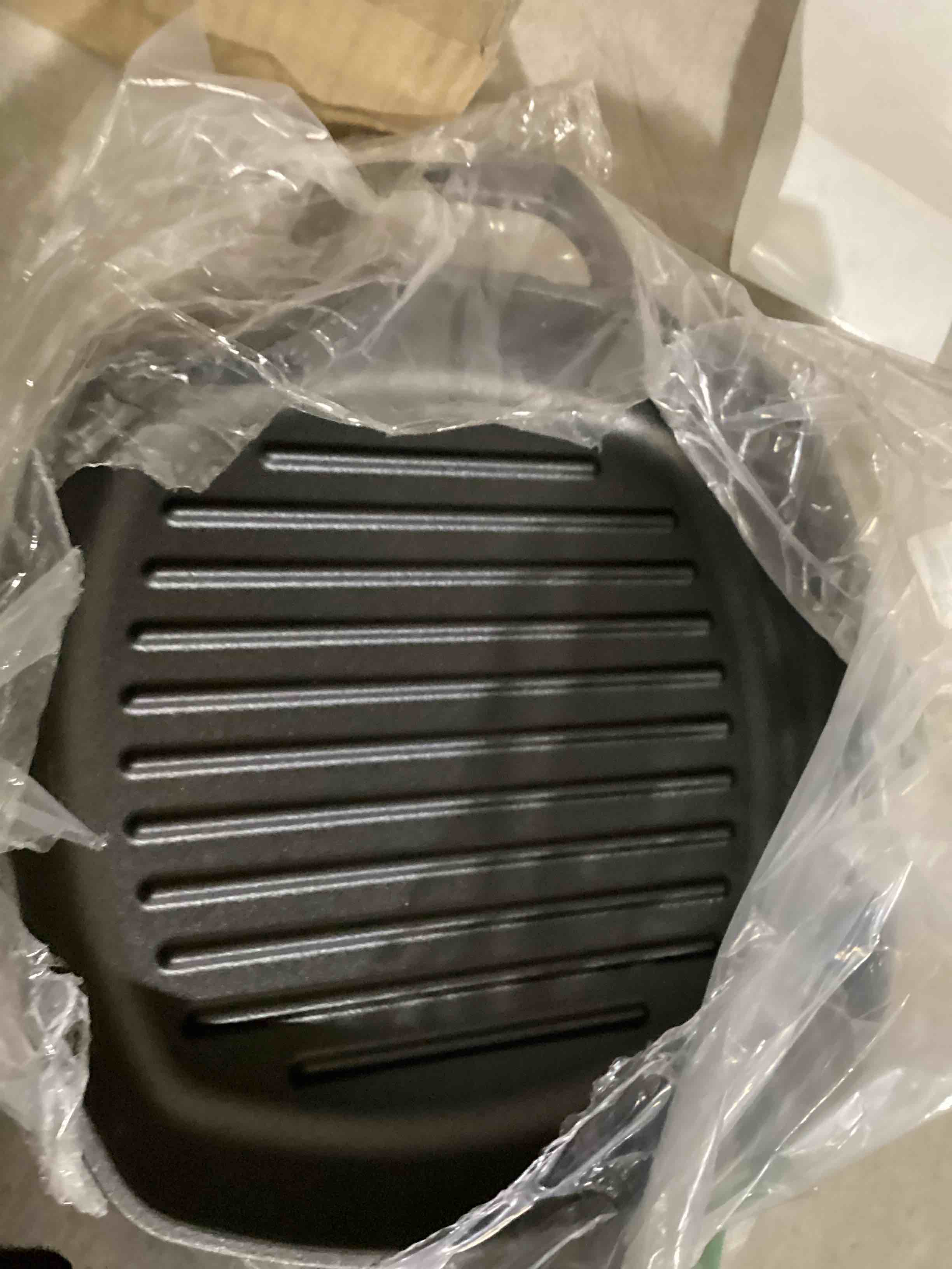 Condition photo showing Good Condition for victoria cast iron grill pan, square grill pan, cast iron griddle pan, seasoned with 100% kosher-certified, non-gmo flaxseed oil, black, 10 inches