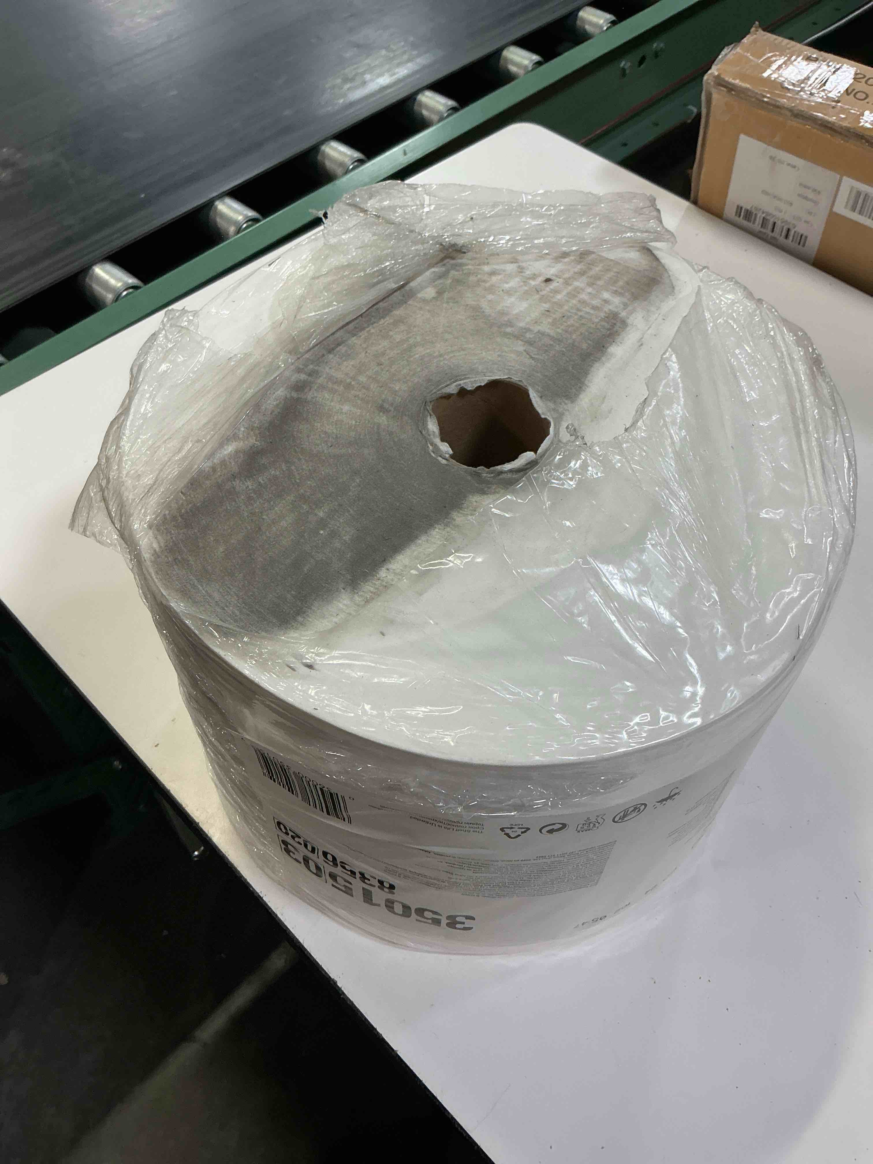 Condition photo showing Good Condition for wypall x50 disposable cloths (35015) jumbo roll 9.8 x 13.4 white 1 100 sheets per roll