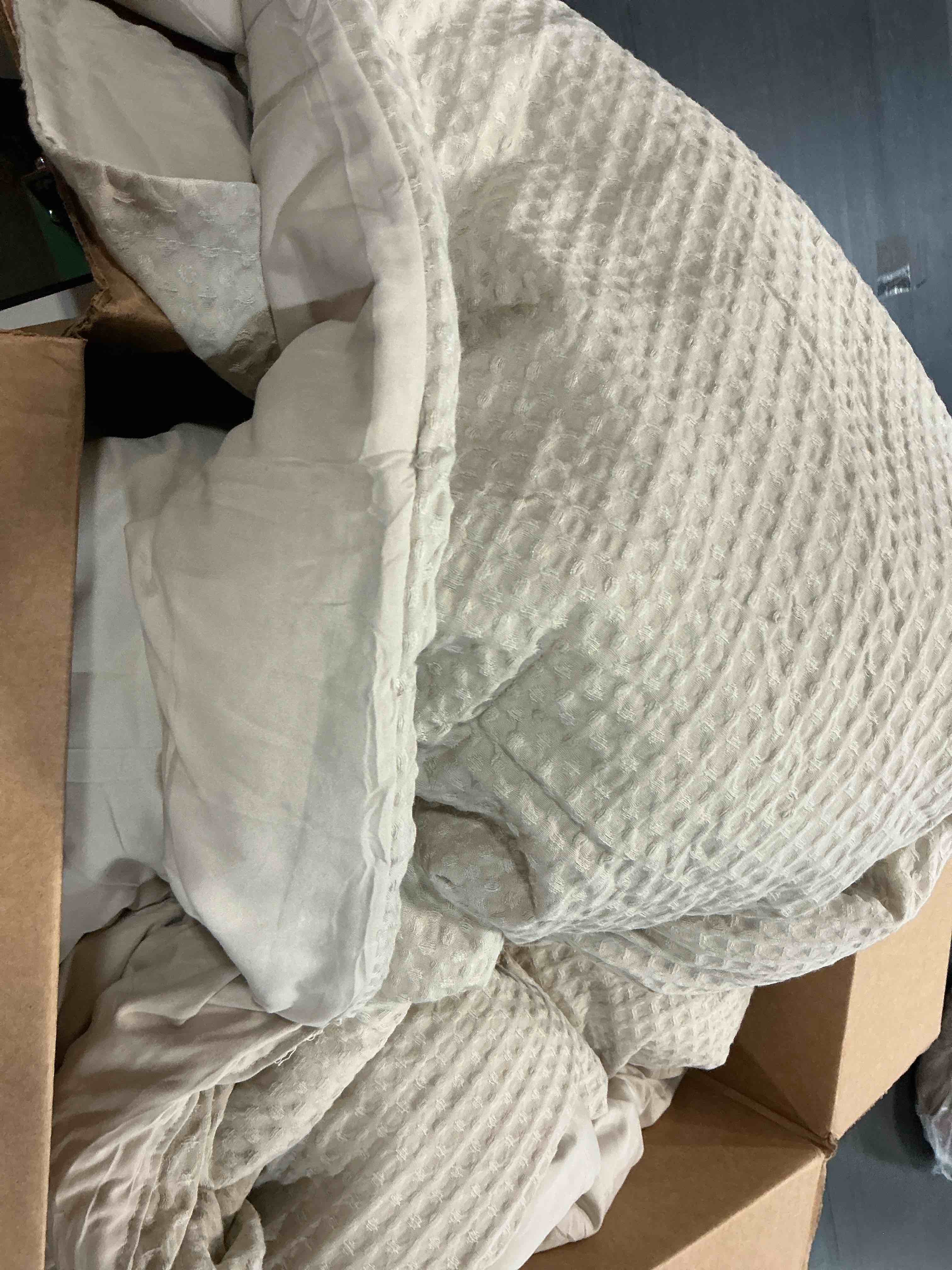 Condition photo showing Good Condition for phf soft waffle comforter set queen size- 3 pieces waffle weave comforter with 2 pillow shams, lightweight breathable comfy bedding set for all season, natural/linen