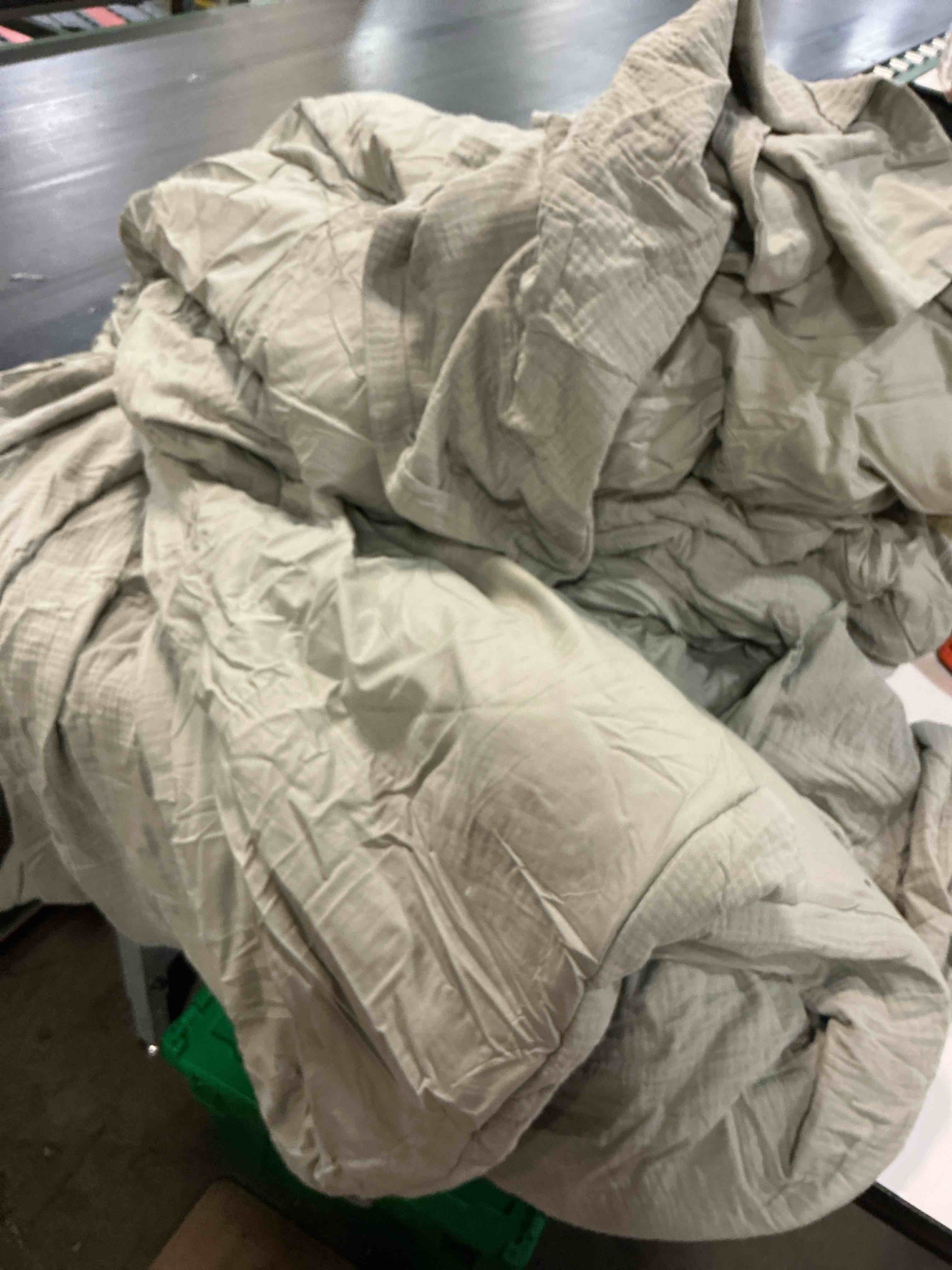 Condition photo showing Good Condition for david's home cotton softer muslin comforter set, king size, olive green | summer lightweight breathable cooling skin-friendly for hot sleeper, cotton shell & polyester fill,machine washable, giftable