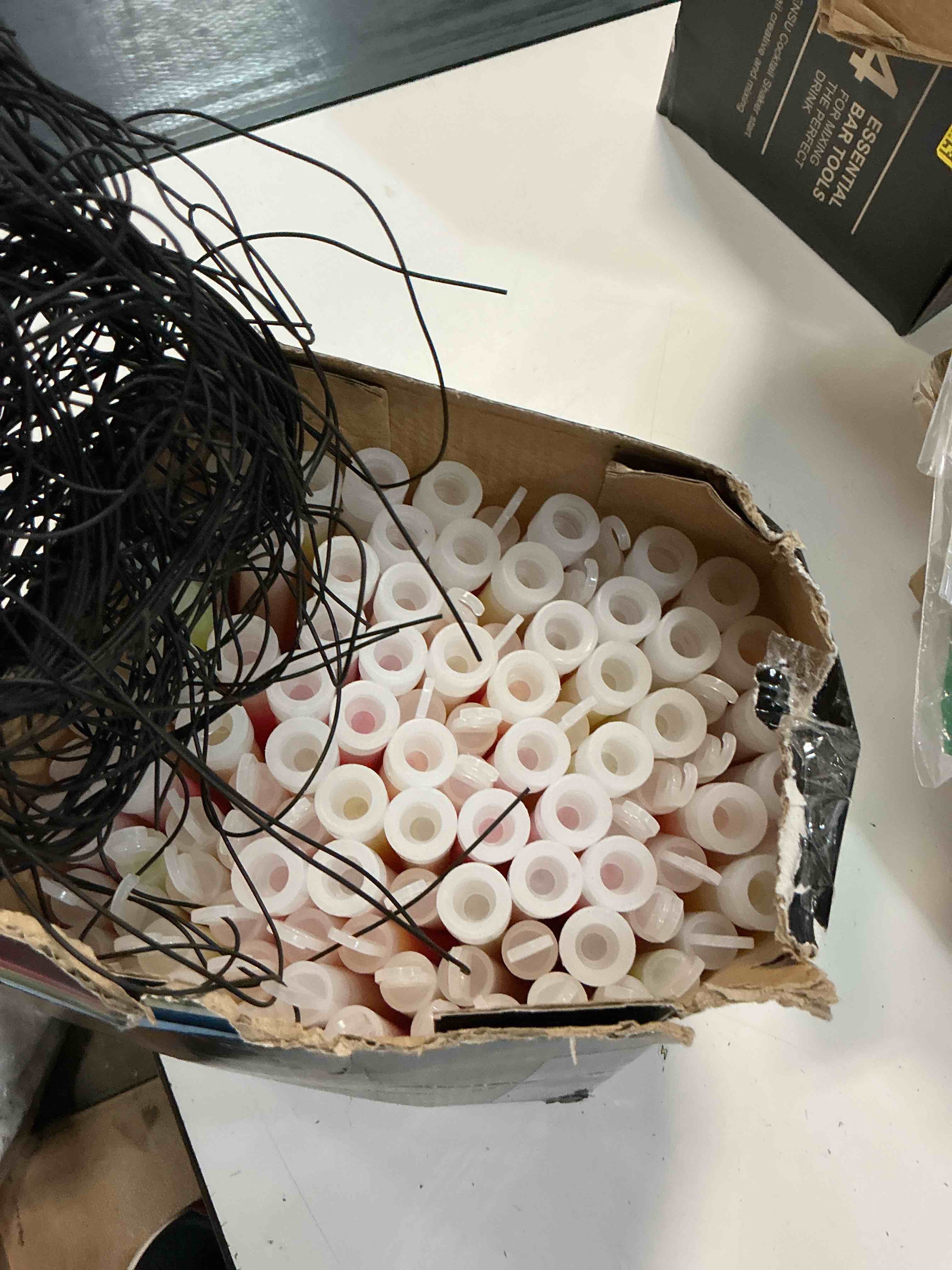 Condition photo showing Good Condition for novelinks 100 pack 6 inch glow sticks bulk party pack for kids and adults | glow in the dark party supplies, bulk glow sticks, party favors, glow necklaces, camping glow sticks, large glow sticks