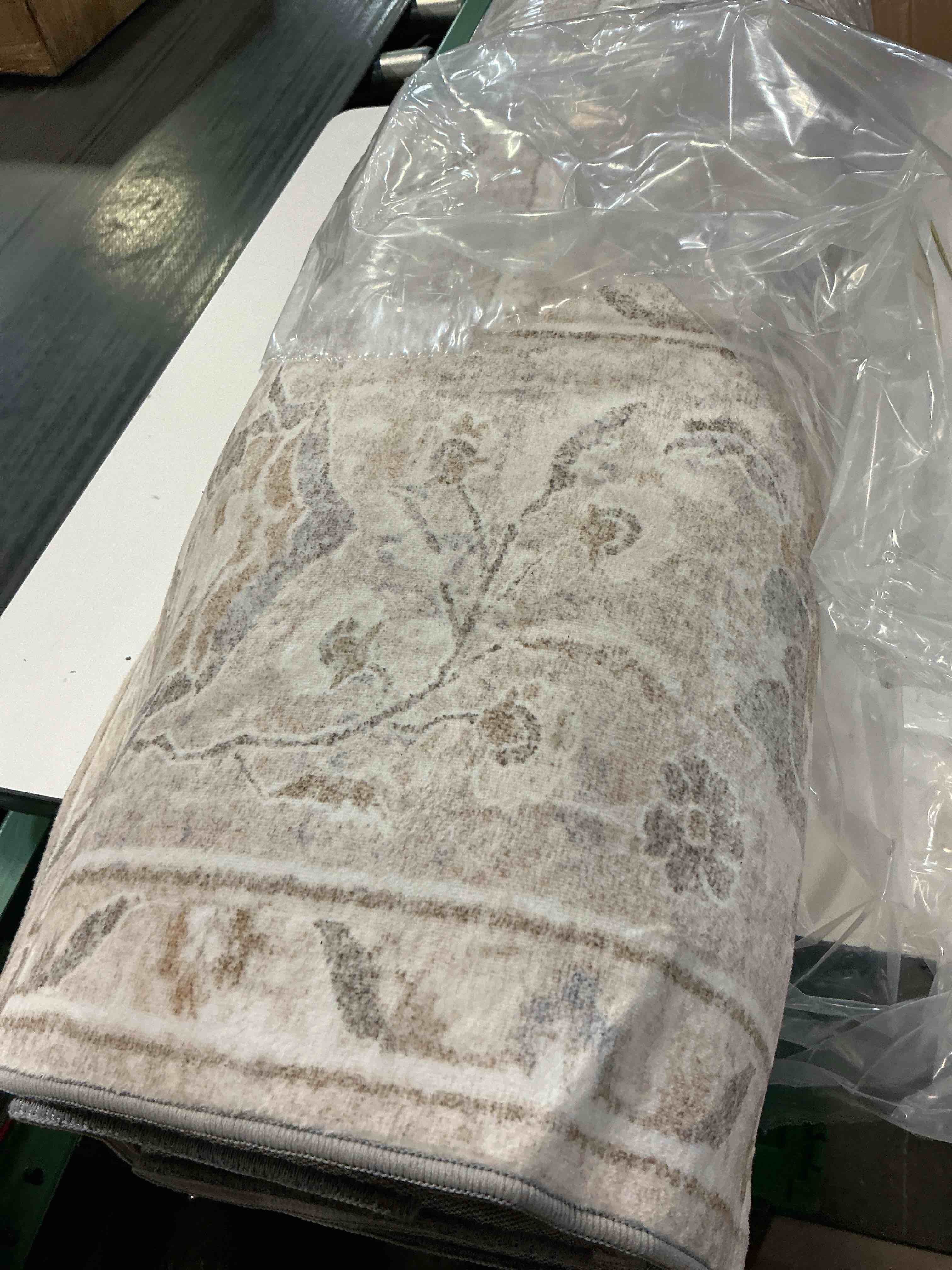 Condition photo showing Good Condition for safavieh isabella collection area rug - 8' x 10', cream & beige, oriental design, non-shedding & easy care, ideal for high traffic areas in living room, bedroom (isa916b)
